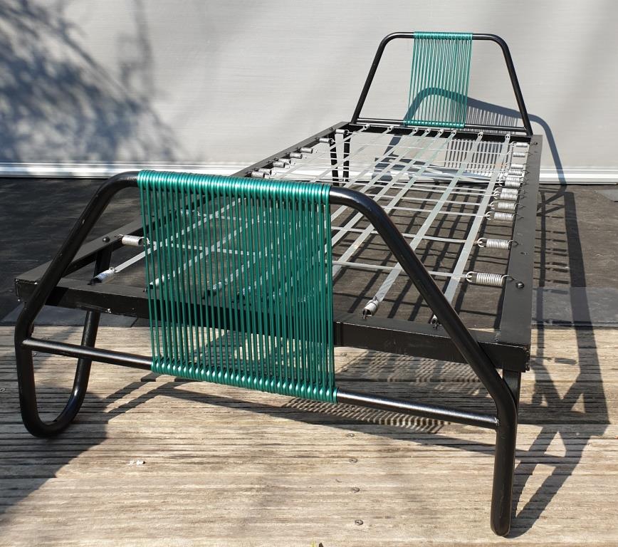 Metal bed  scoubidous green metal