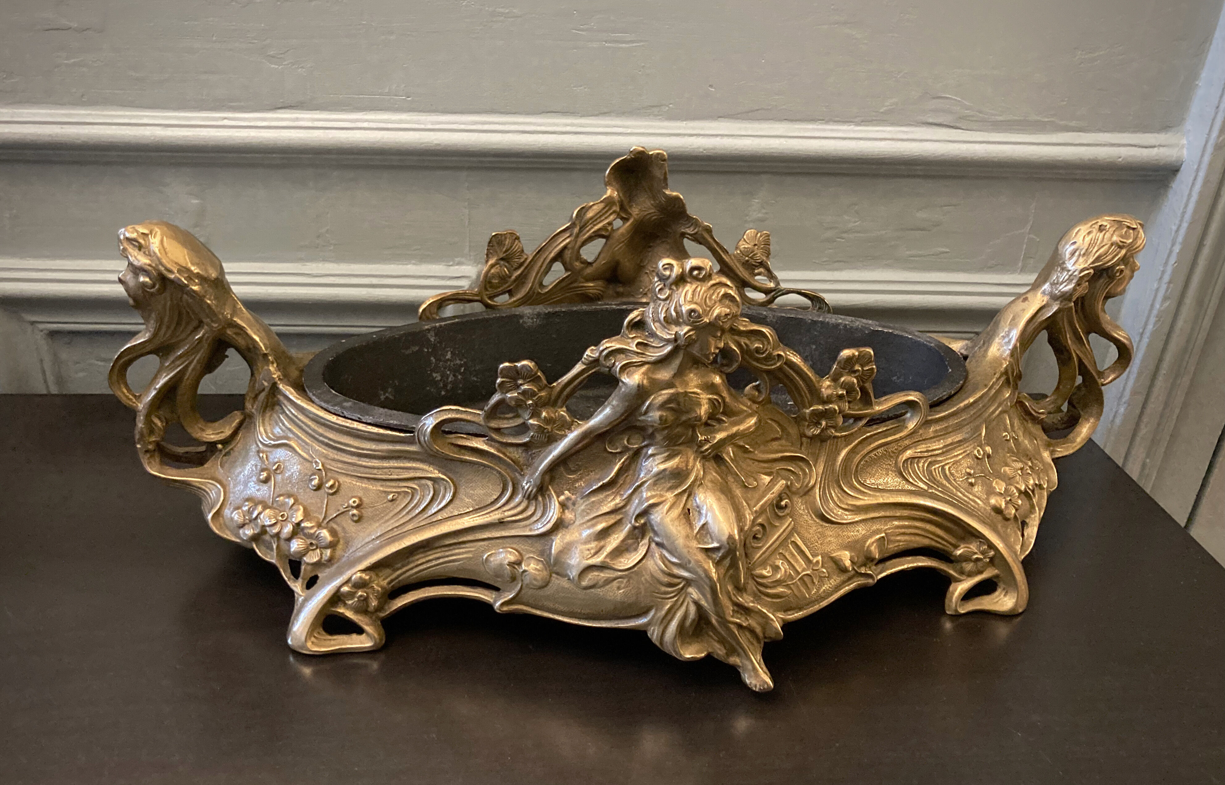 Large planter in gilded bronze Art nouvelles