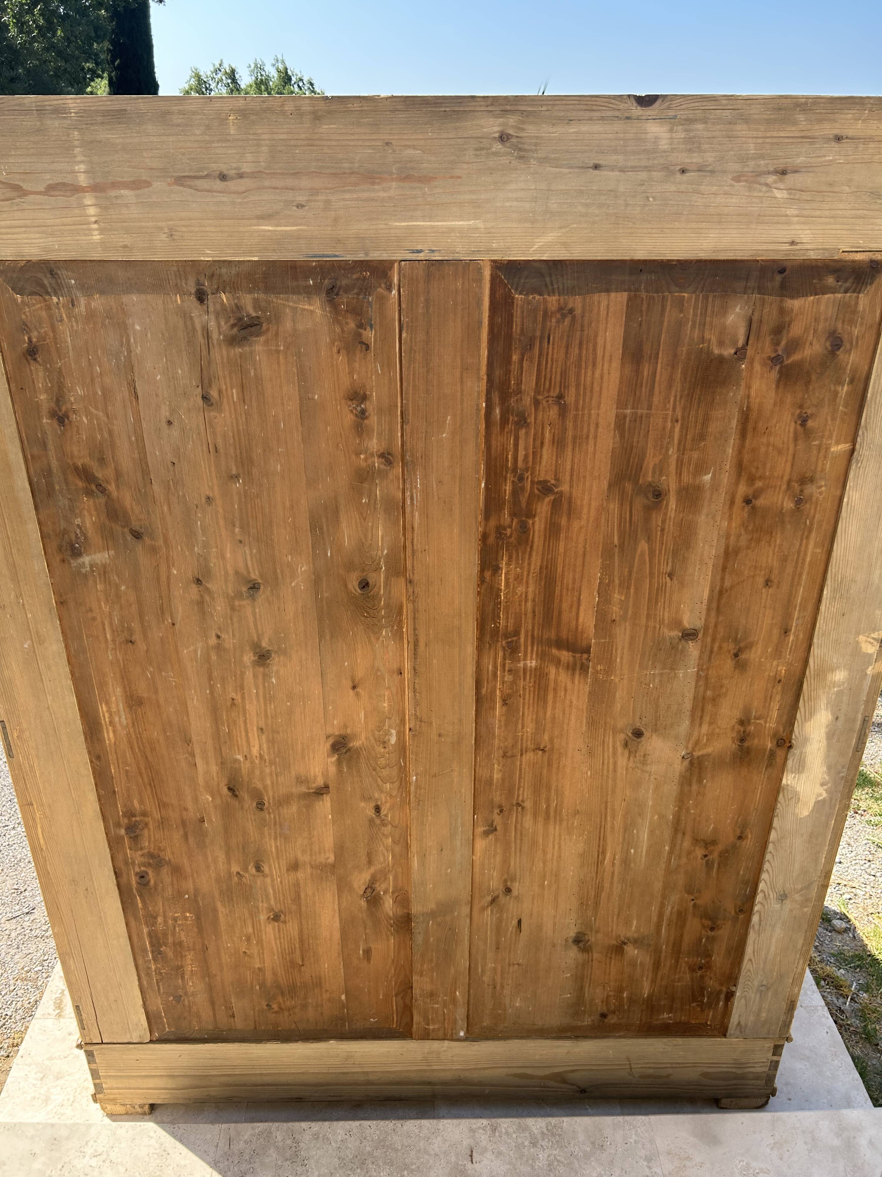 Grande armoire ancienne en pin