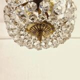 Plafonnier en cristal et laiton. Espagne, années 1950.