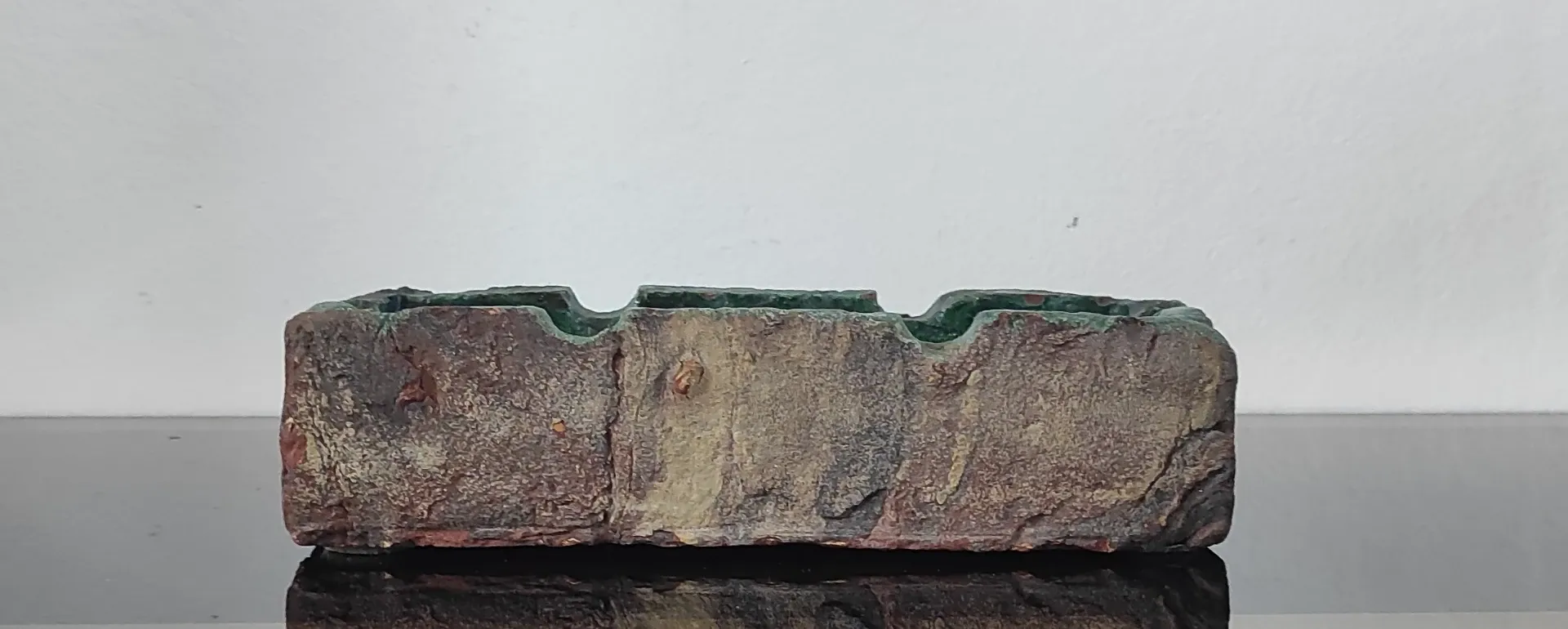 Cendrier artisanal brutaliste