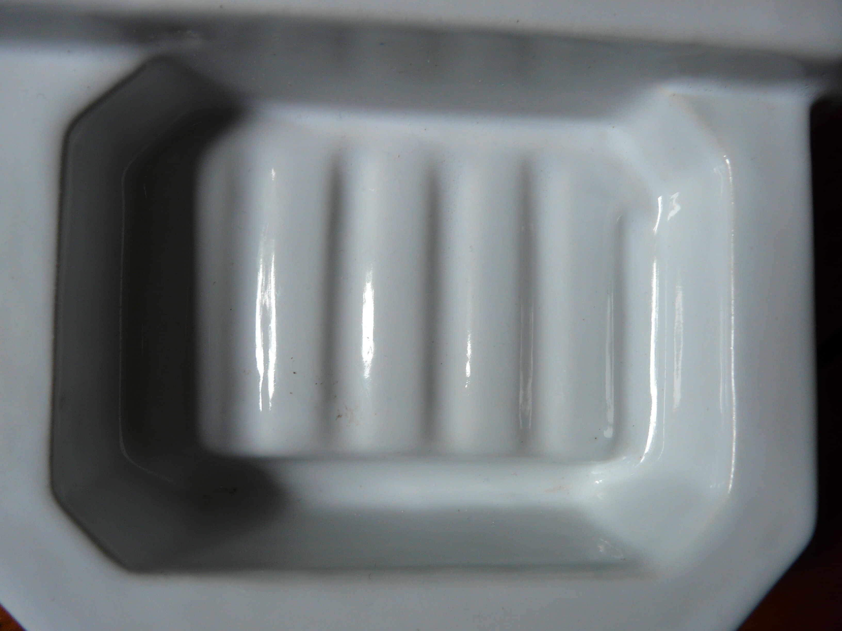 Étagère de salle de bain porte savon en porcelaine époque art déco