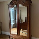 Armoire style rocaille en noyer