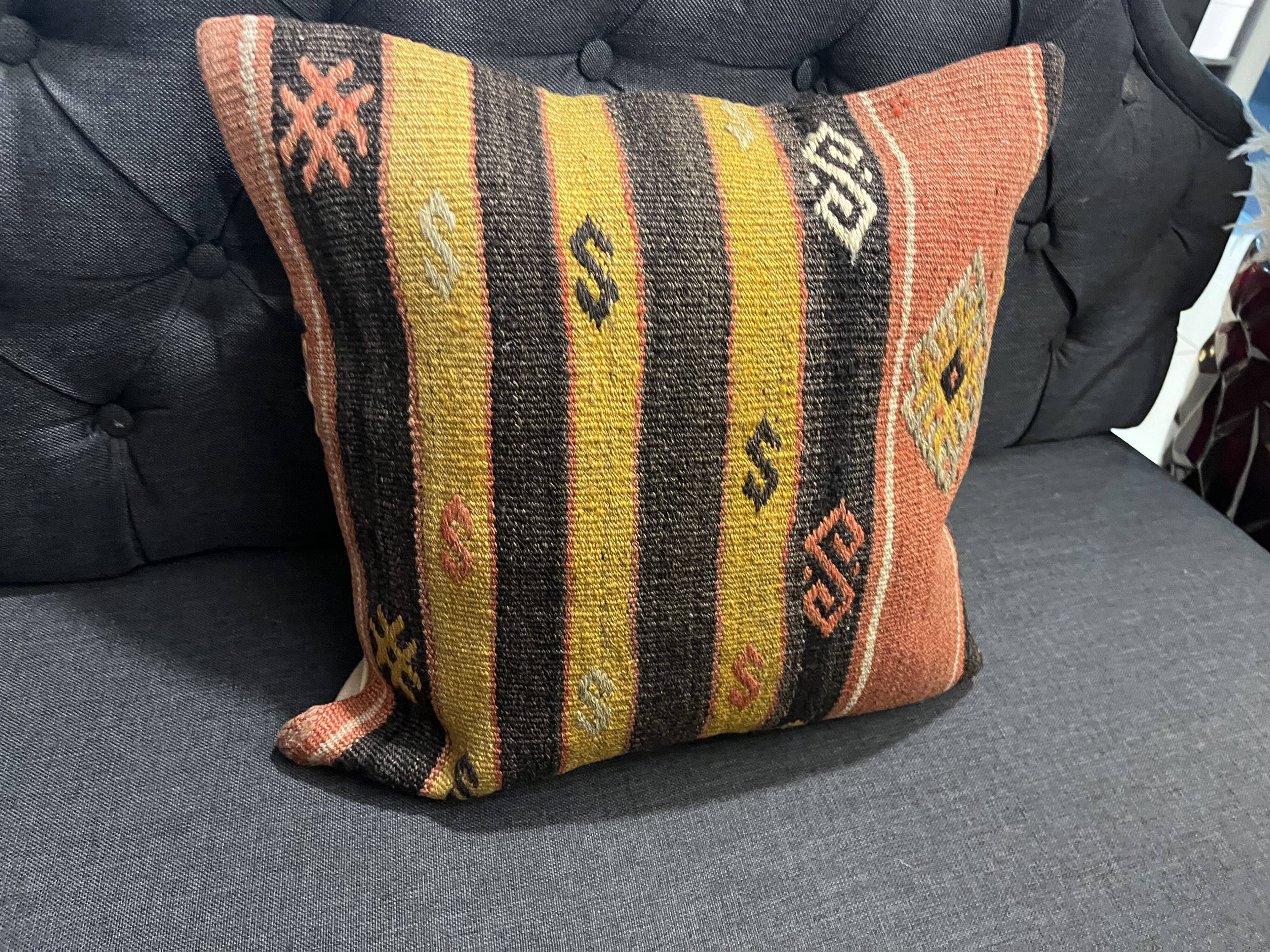 Traditional Design Pillow