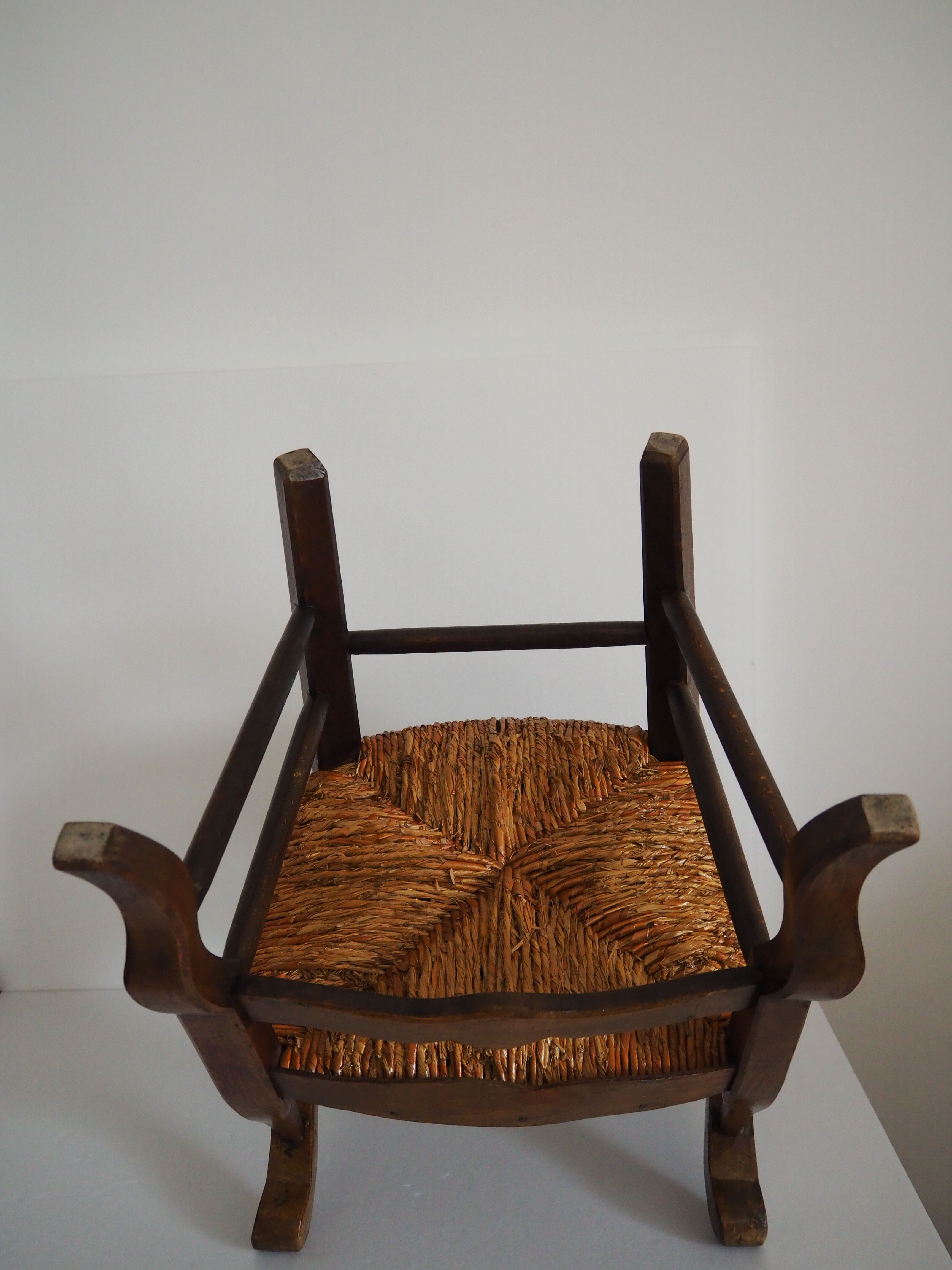 Children's armchair in solid wood with its mulched seat