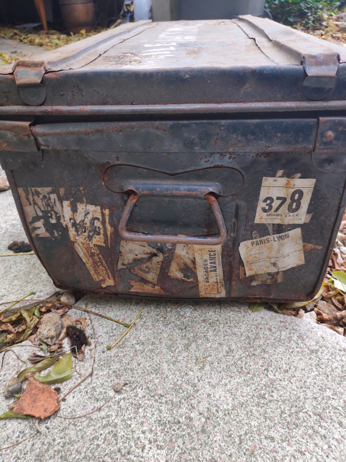 Caisse métallique malle métal vintage