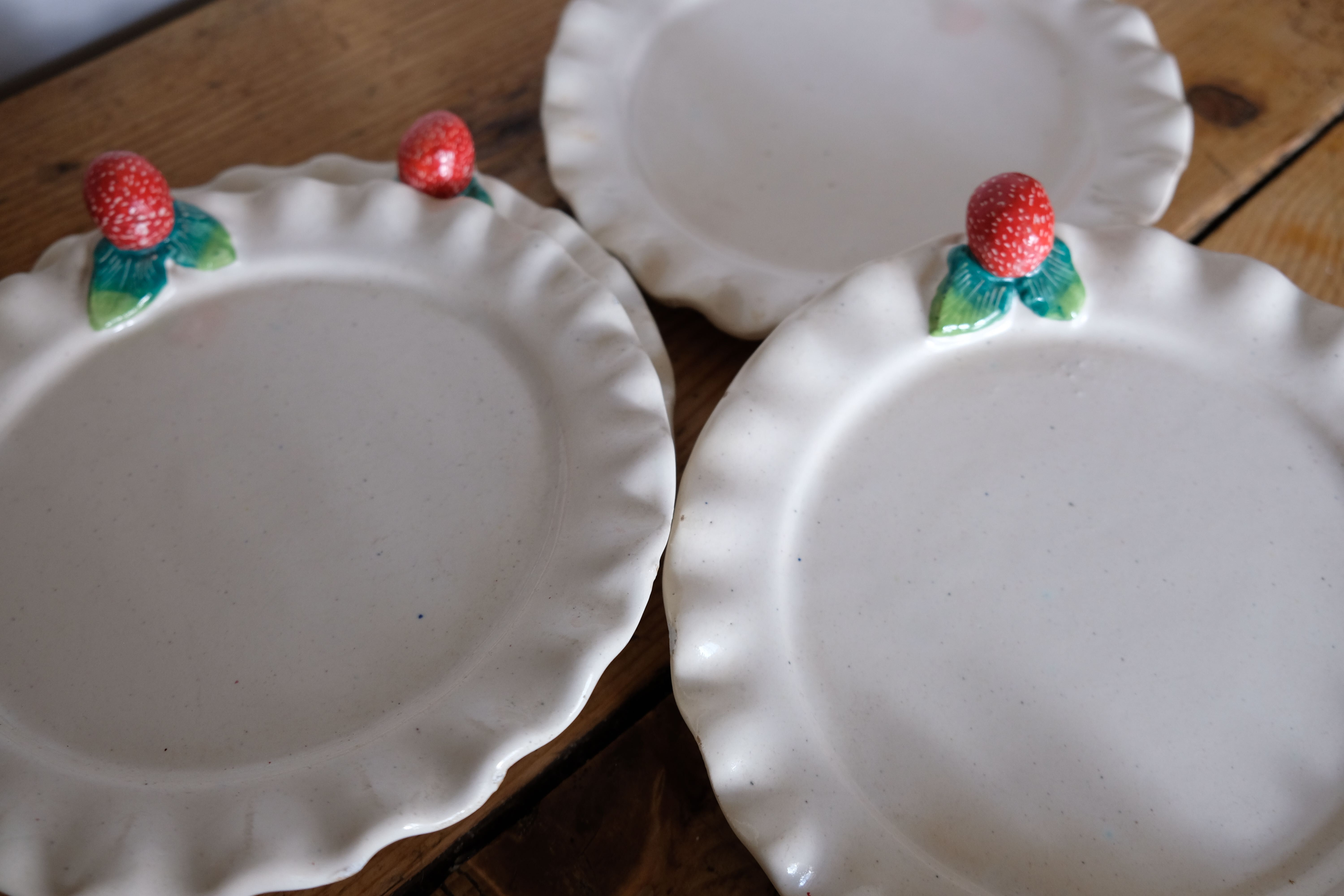 Service dessert in old strawberry Moutiers