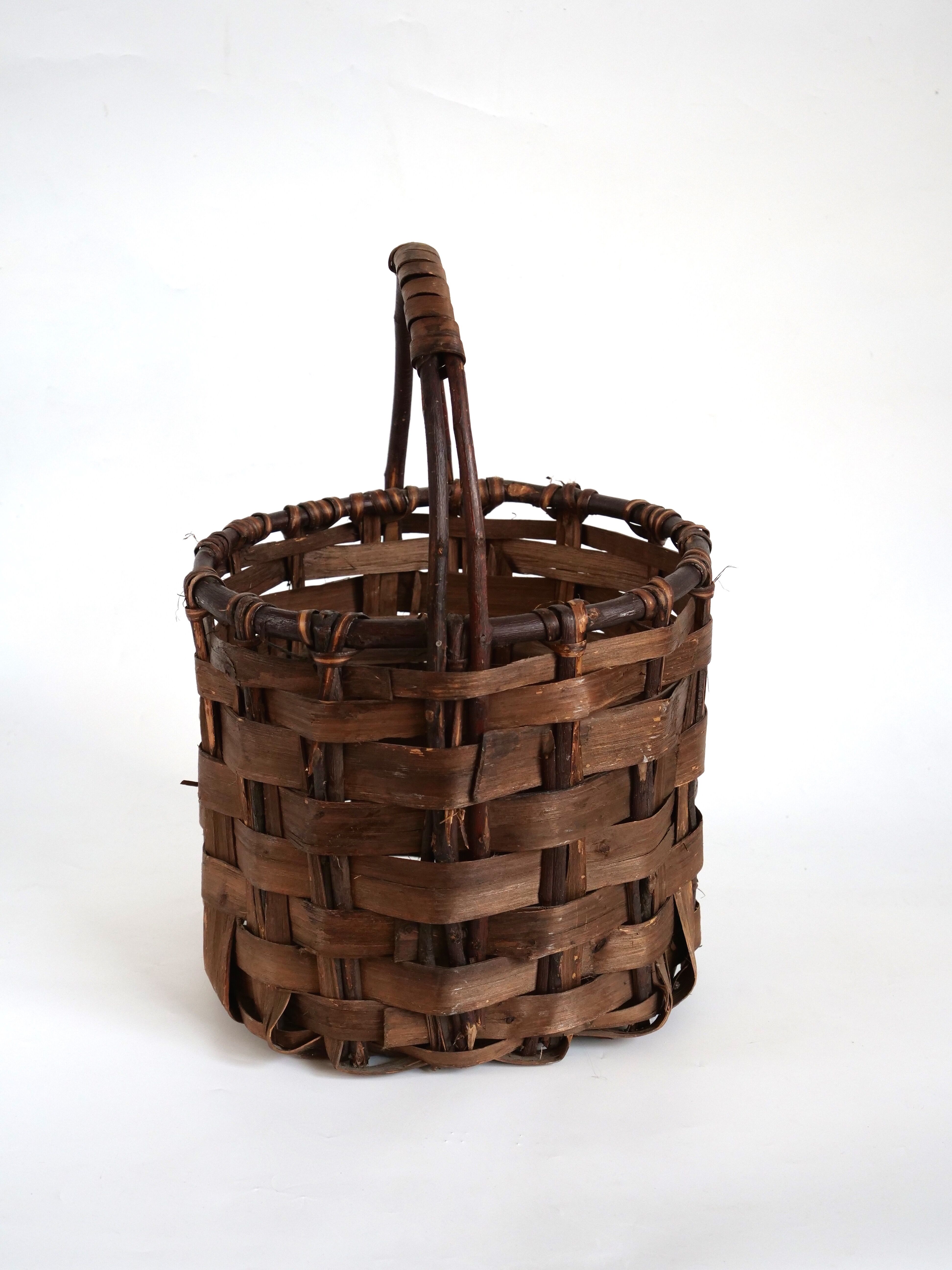 Brutalist basket in bark