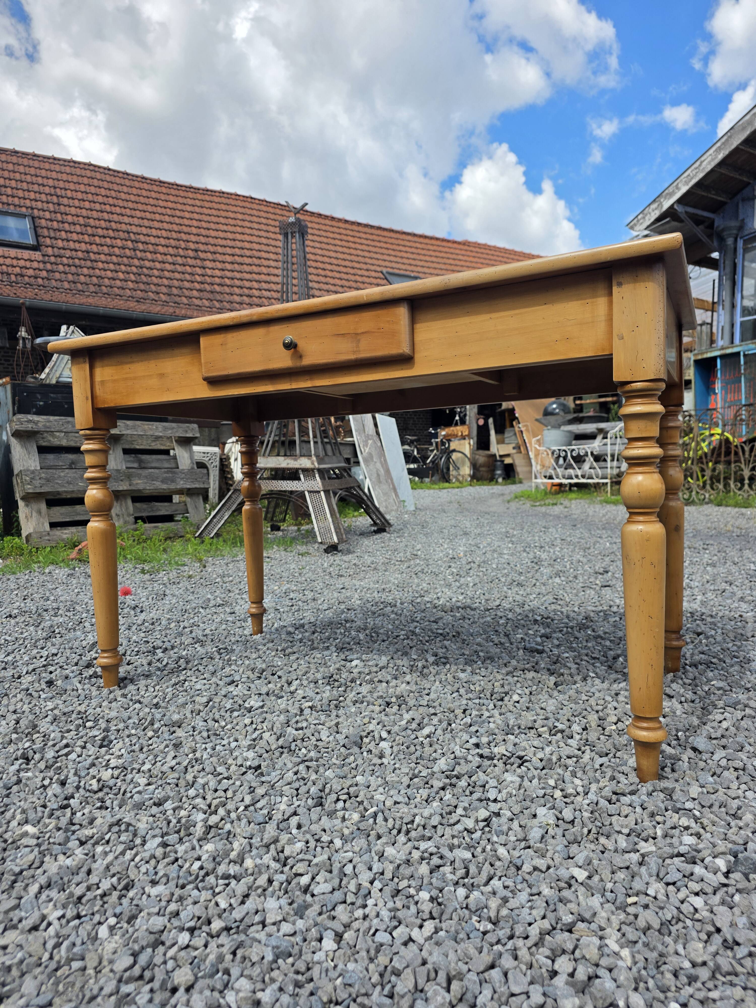 Bureau style Louis Philippe en merisier massif