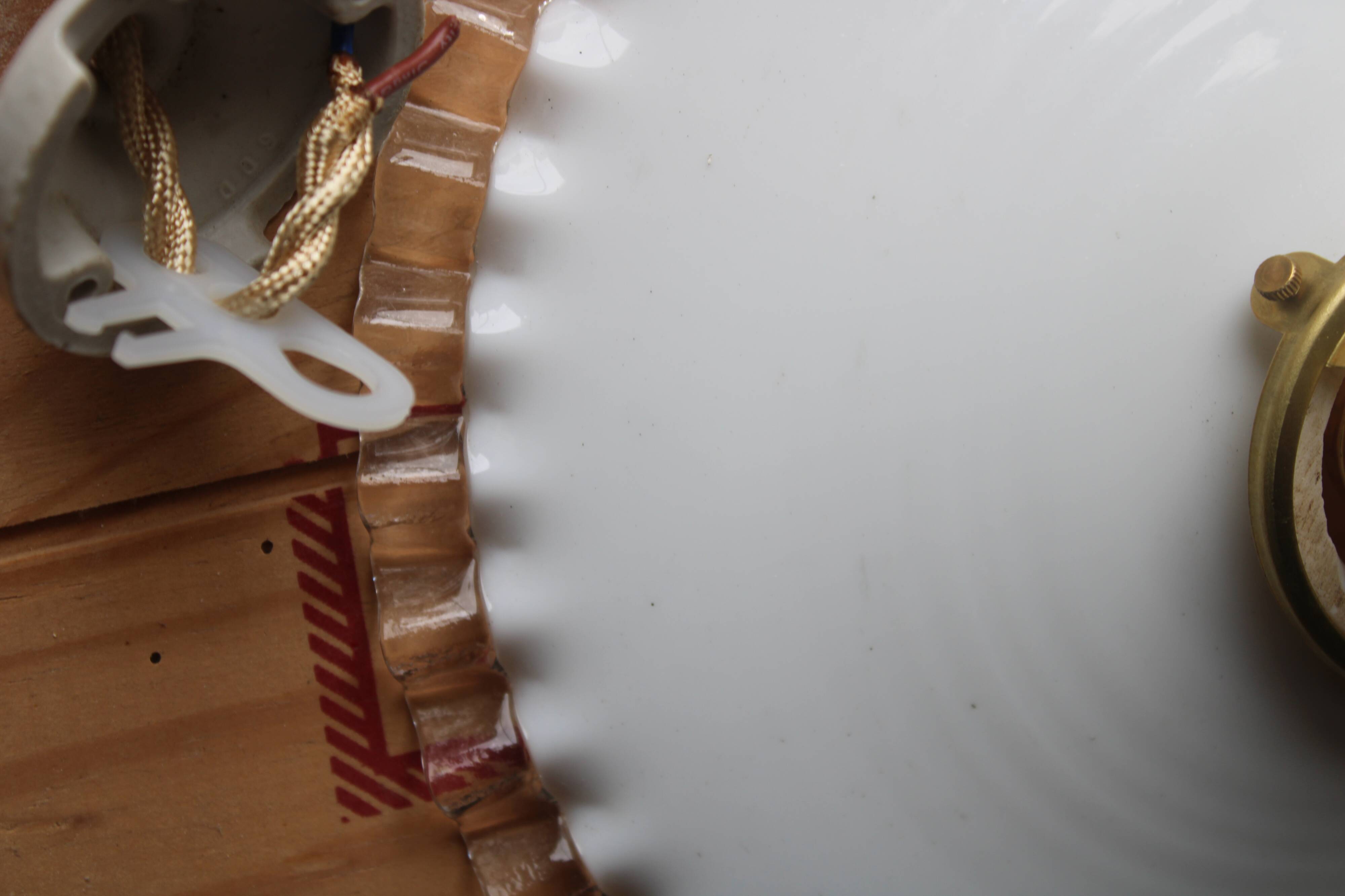 White toothed opaline hanging lamp