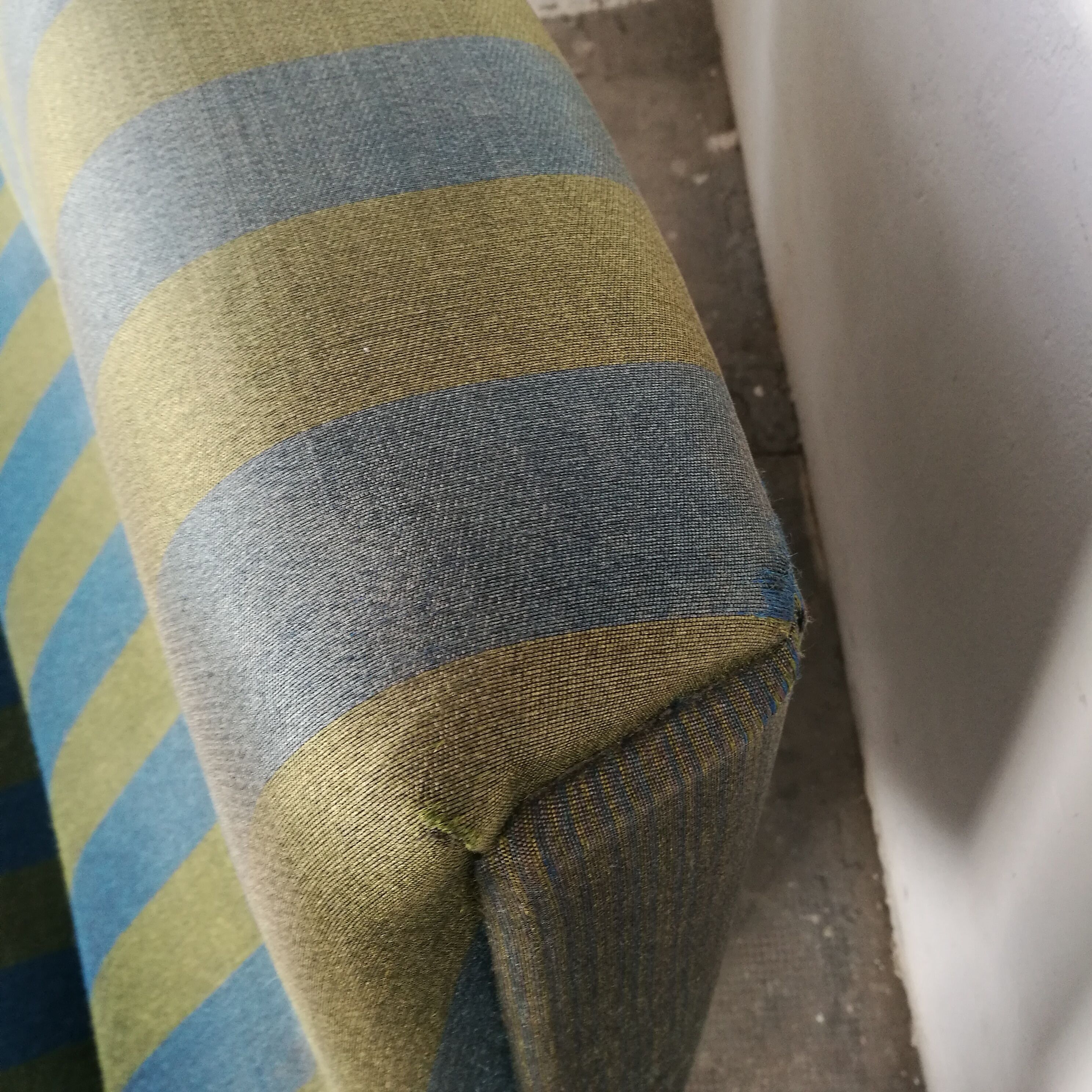 Canapé vintage, sofa Guy Besnard