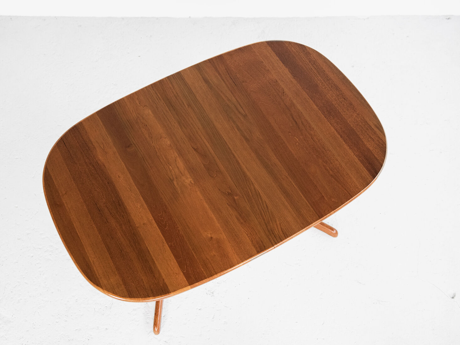 Table ovale danoise en teck avec 2 extensions