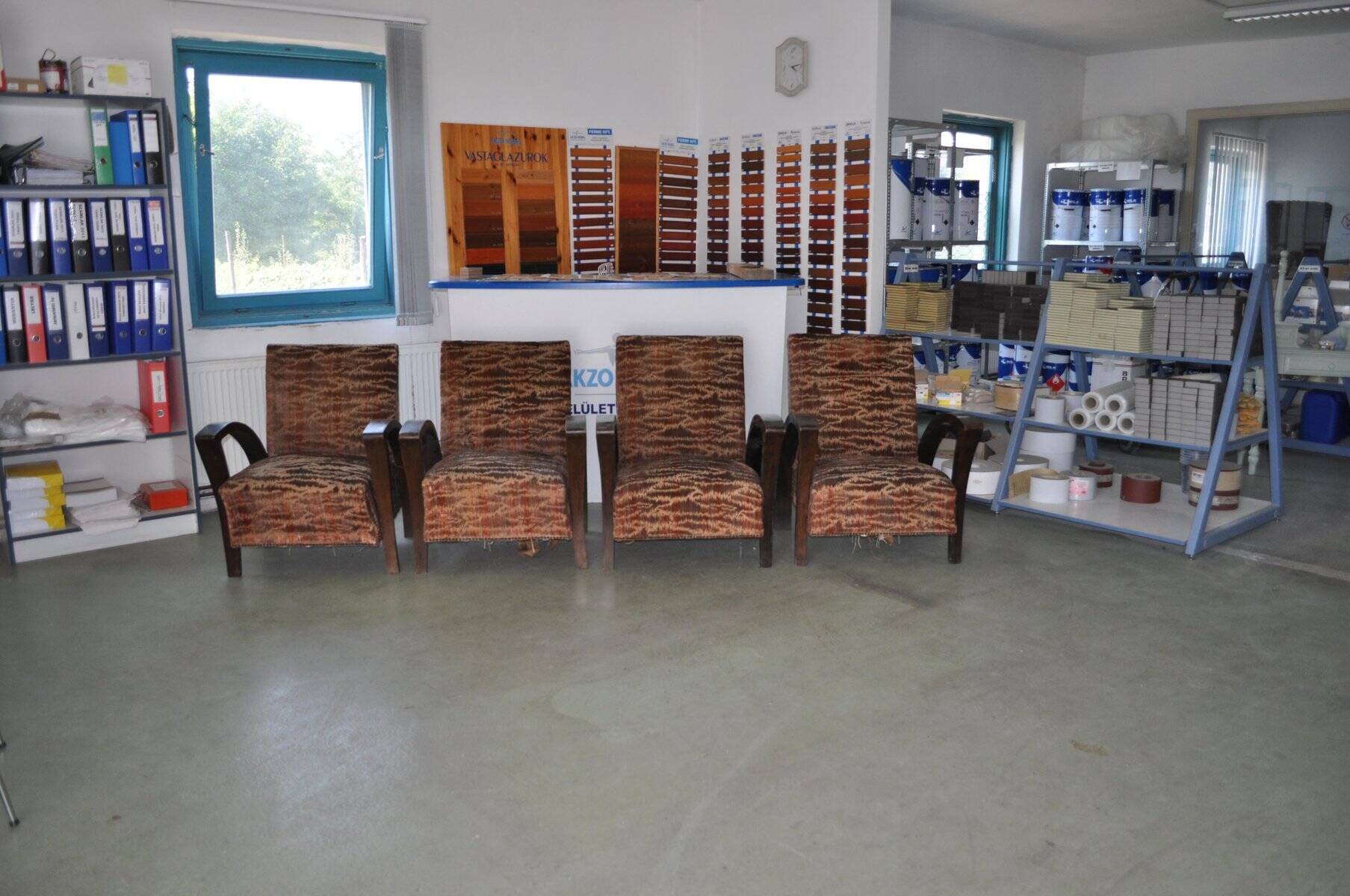 Pair of Art Deco armchairs in curved wood and multicoloured fabric from the 1920s.
