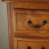 Country chest of drawers in vintage solid oak