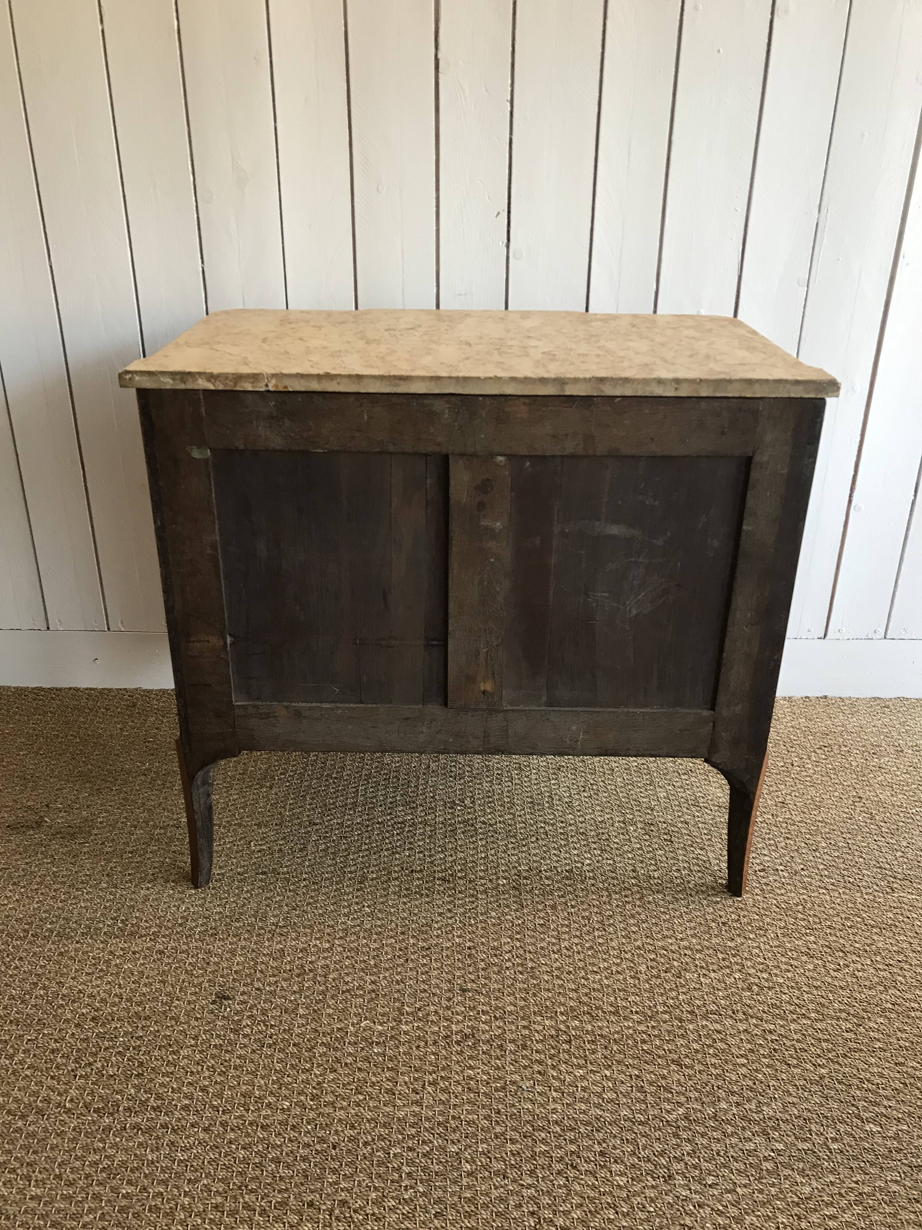Commode transition in marquetry. 18th century.