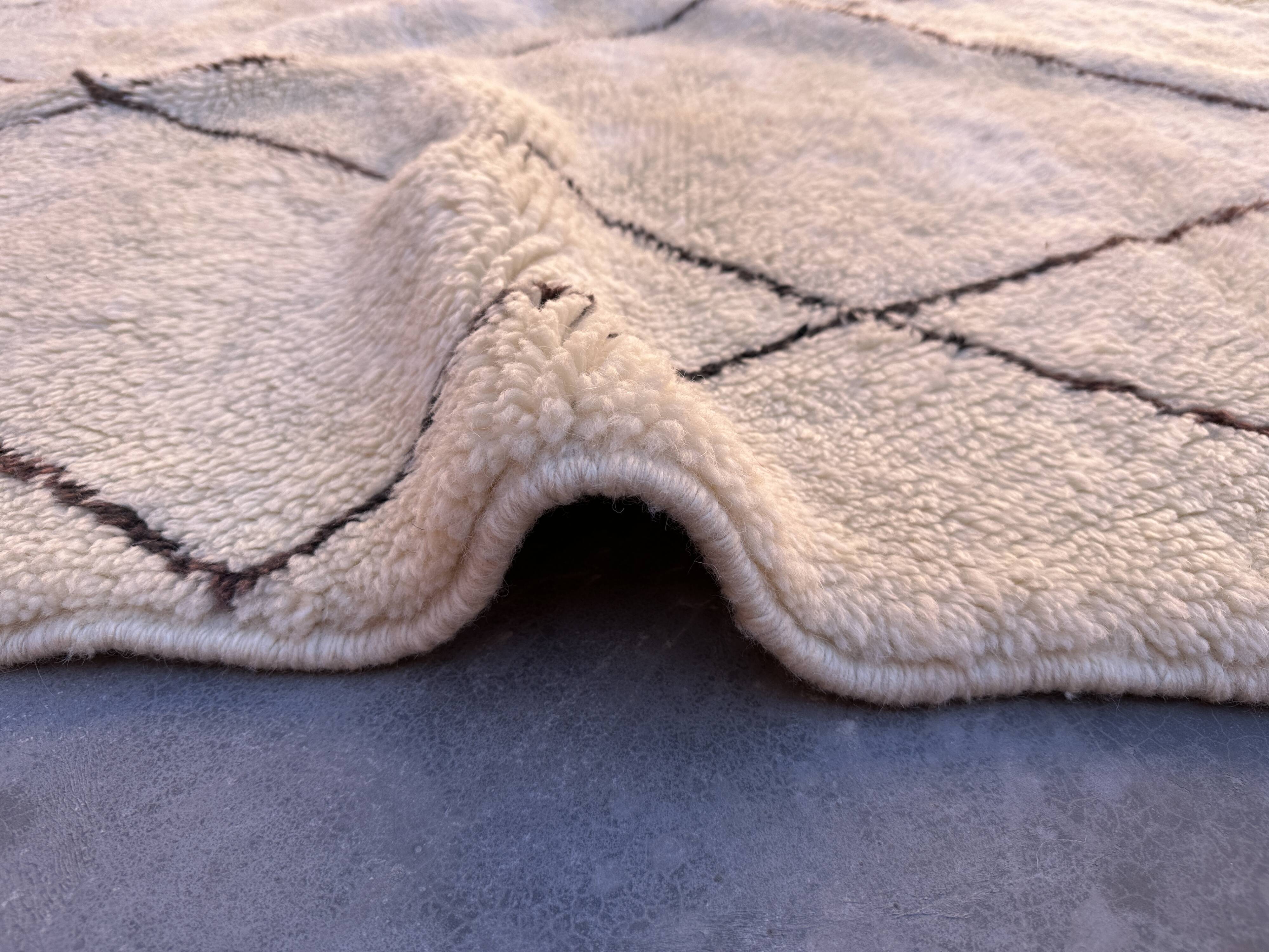 Moroccan rug Beni M'Rirt white - 224 x 294 cm