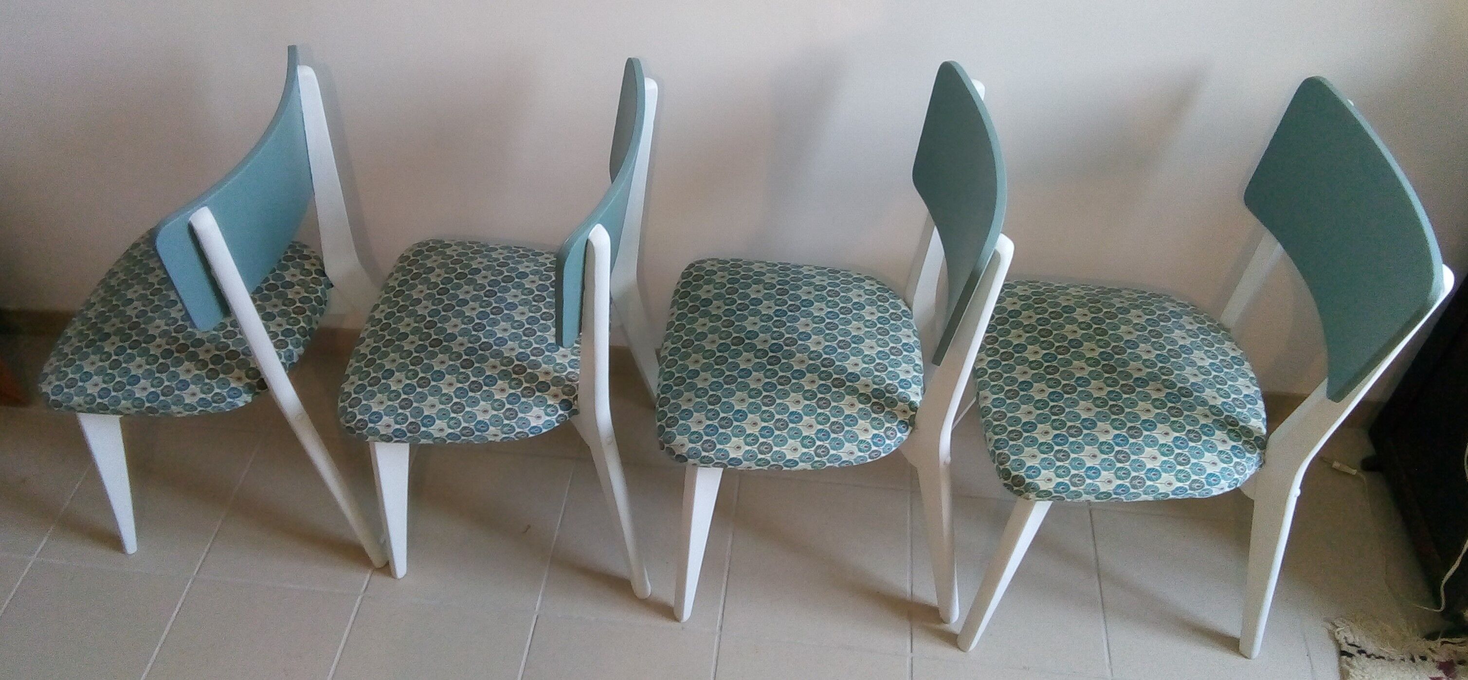 Lot de 4 chaises vintage monobloc 1950