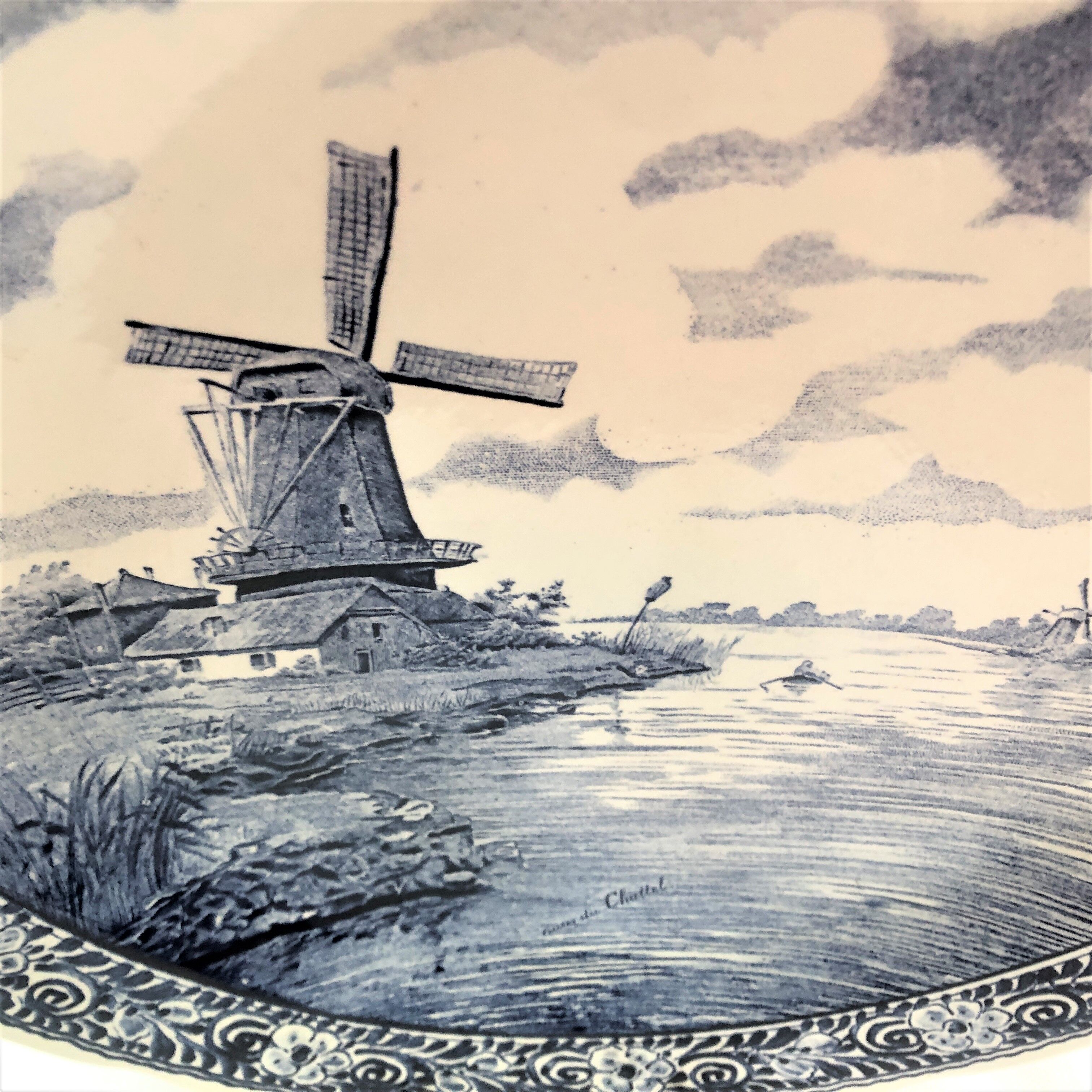 Hollow dish and wall hanger earthenware M.R.L Boch Delft's 39.5 cm