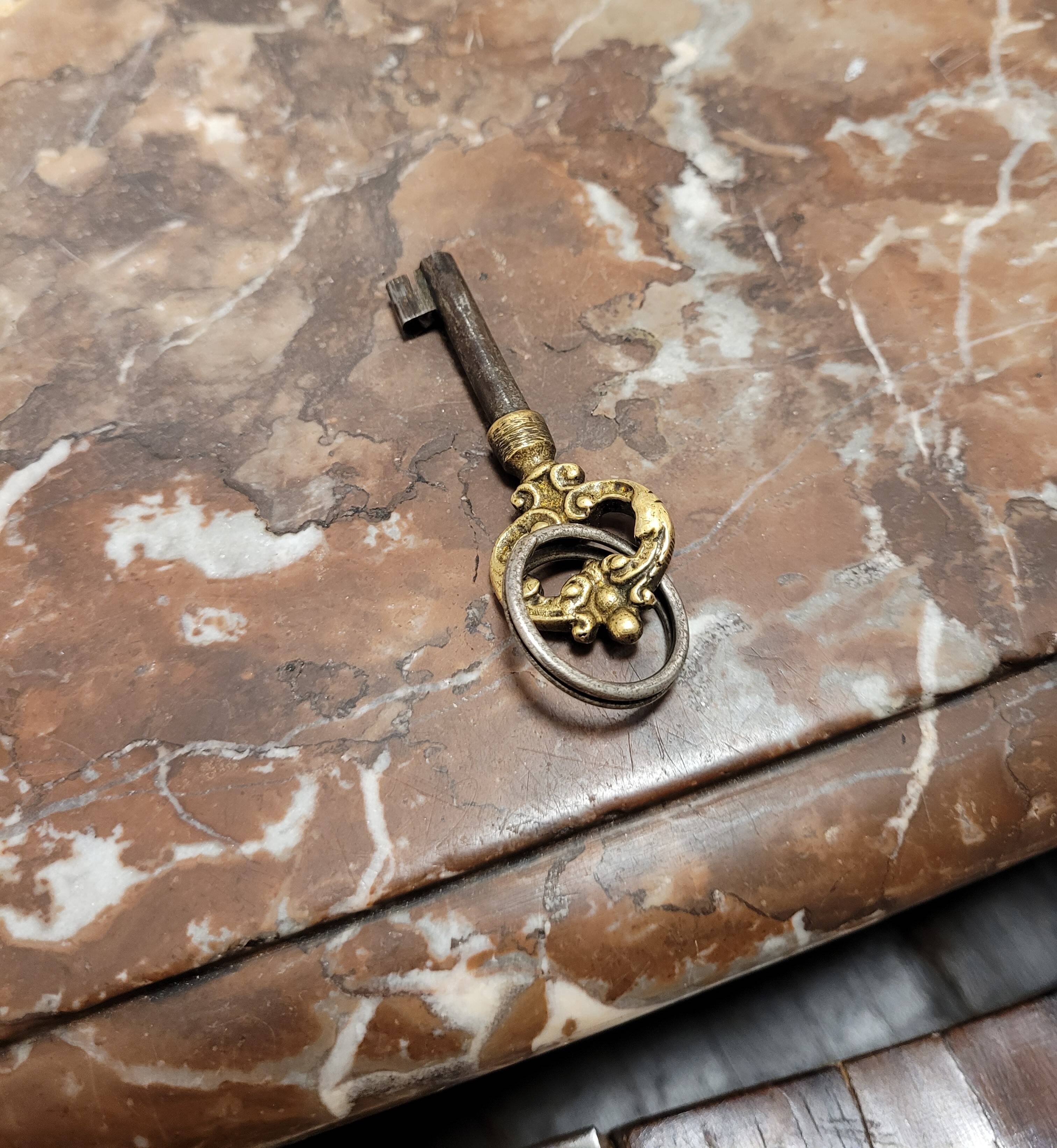 Cómoda Estilo Luis XV, Marquetería y marmol, Napoleón III, s. XIX – France