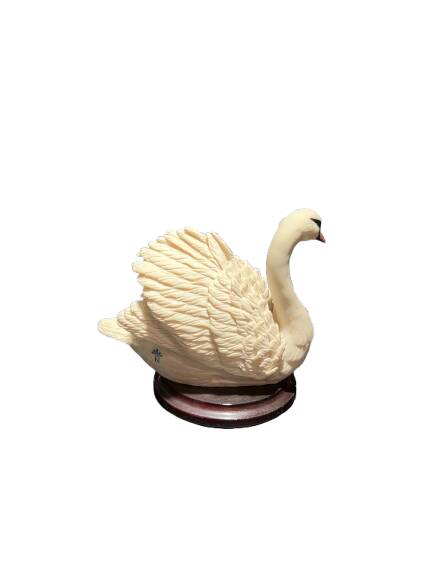 Set of two sculptures representing swans by Guiseppe Armani