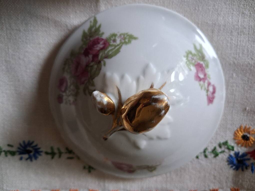 Antique porcelain sweet box from Limoges - William Guérin