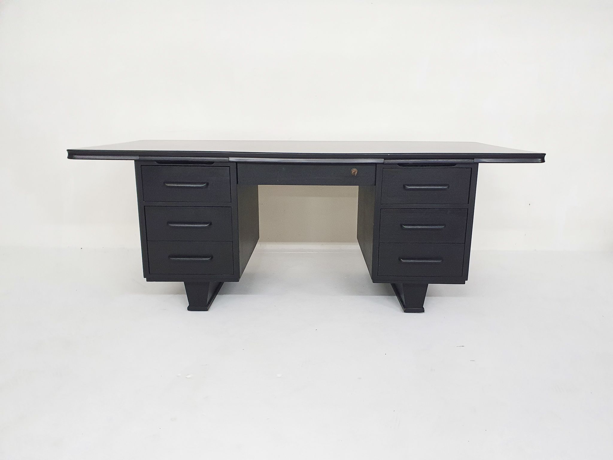 Bureau exécutif en bois noir, années 1960