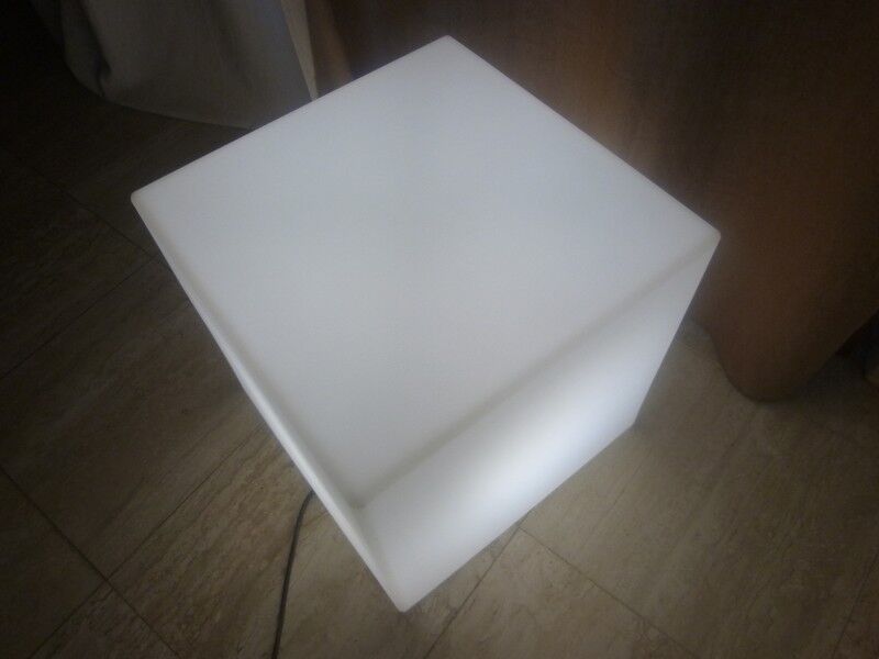 Lampe cube design 8 seasons