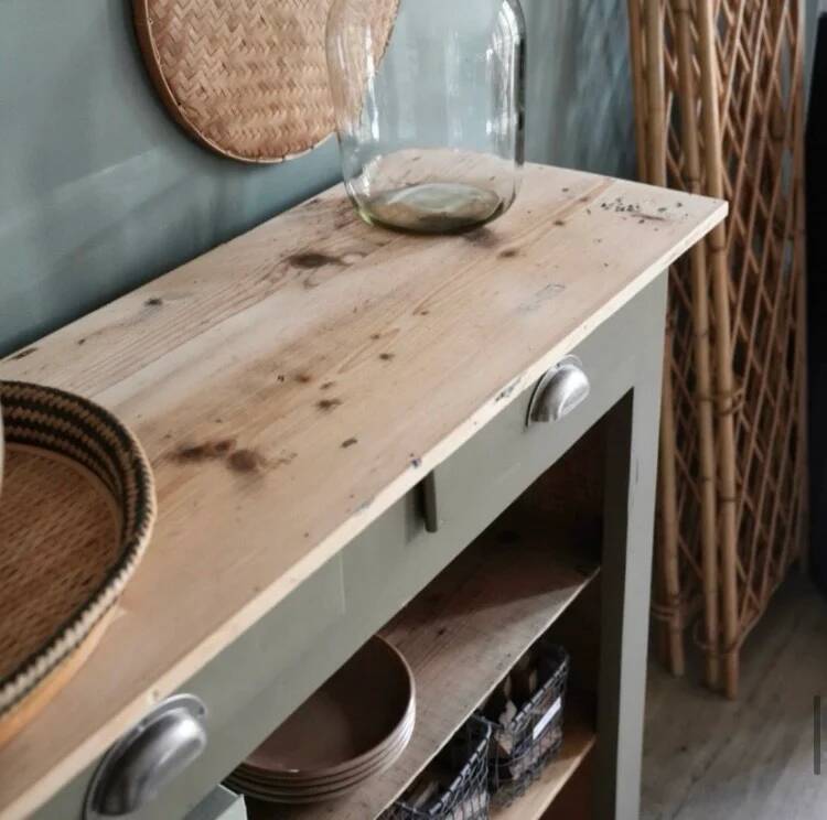 Parisian green museum buffet