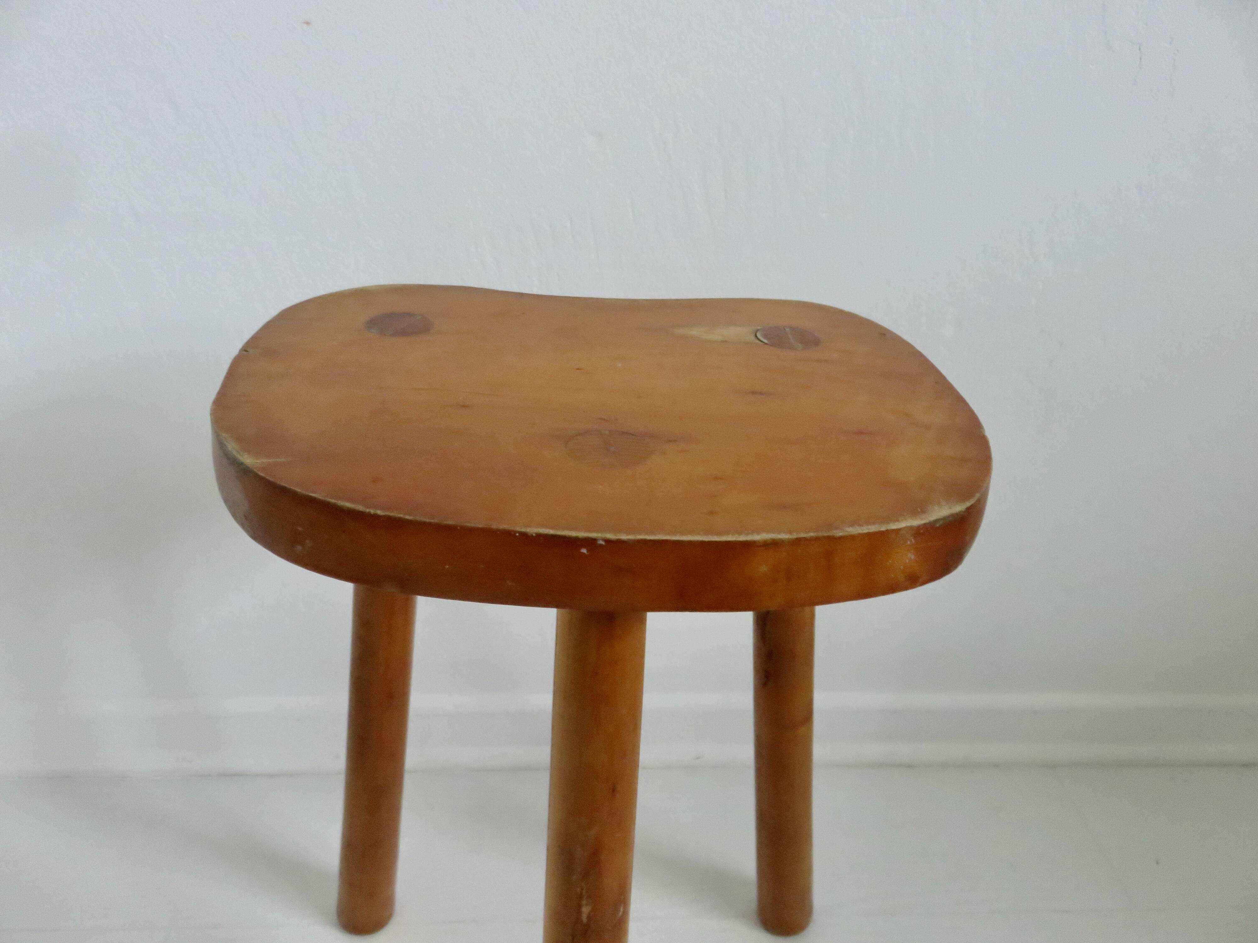 Tabouret de montagne tripode "haricot" en bois blond, 1960