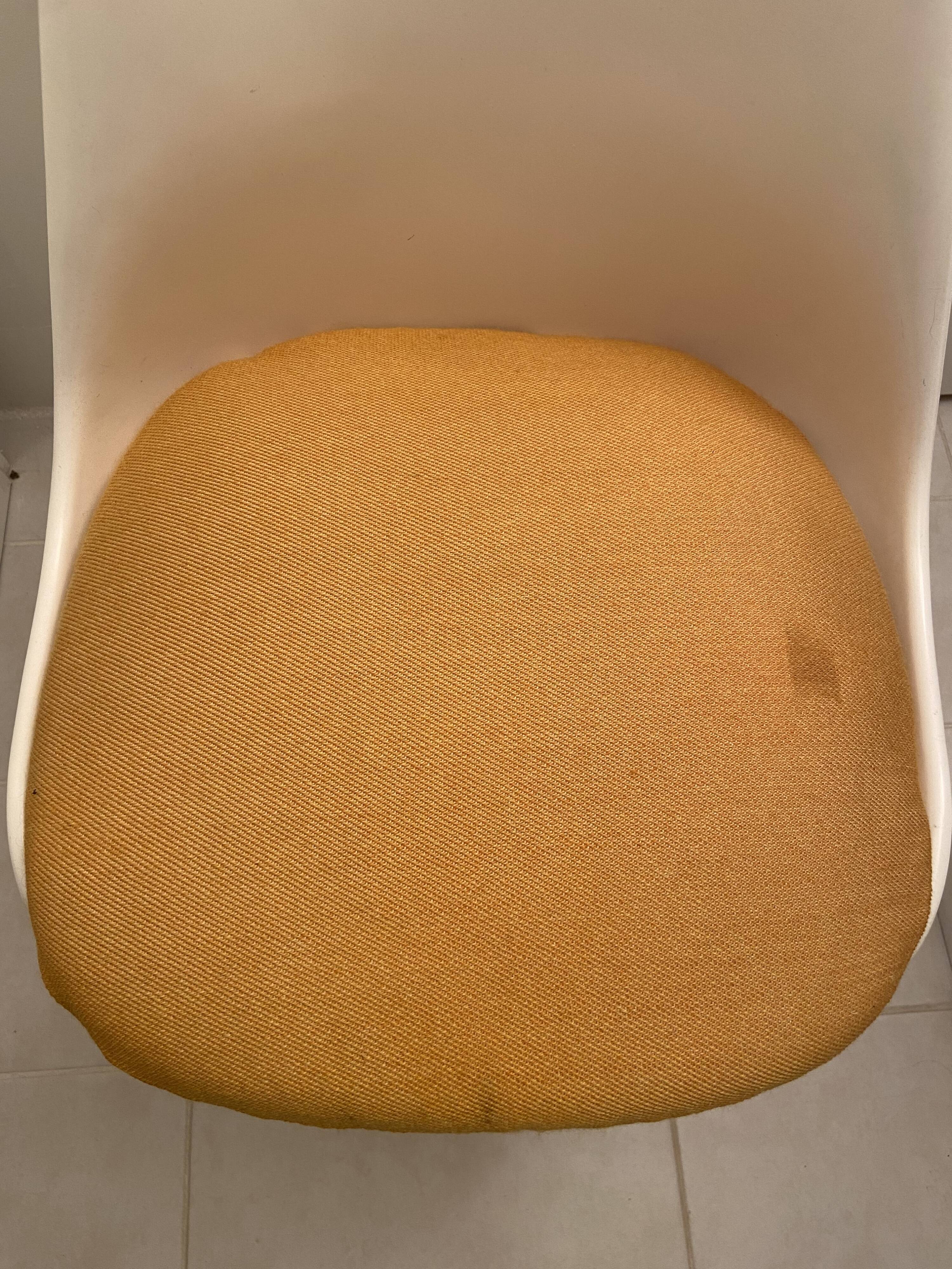 Eero Saarinen tulip chair for Knoll International. 1970