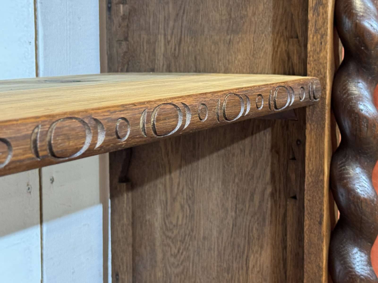 Bibliothèque de boiserie en chêne et sapin début XXème
