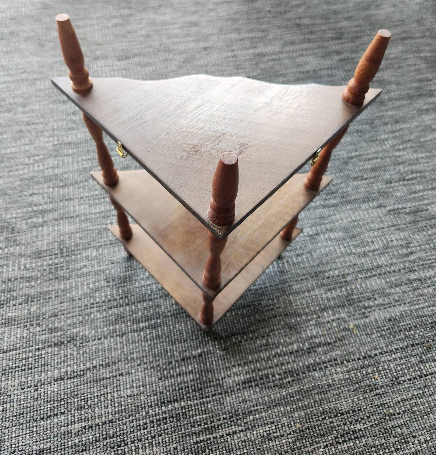 Wooden corner shelf: vintage