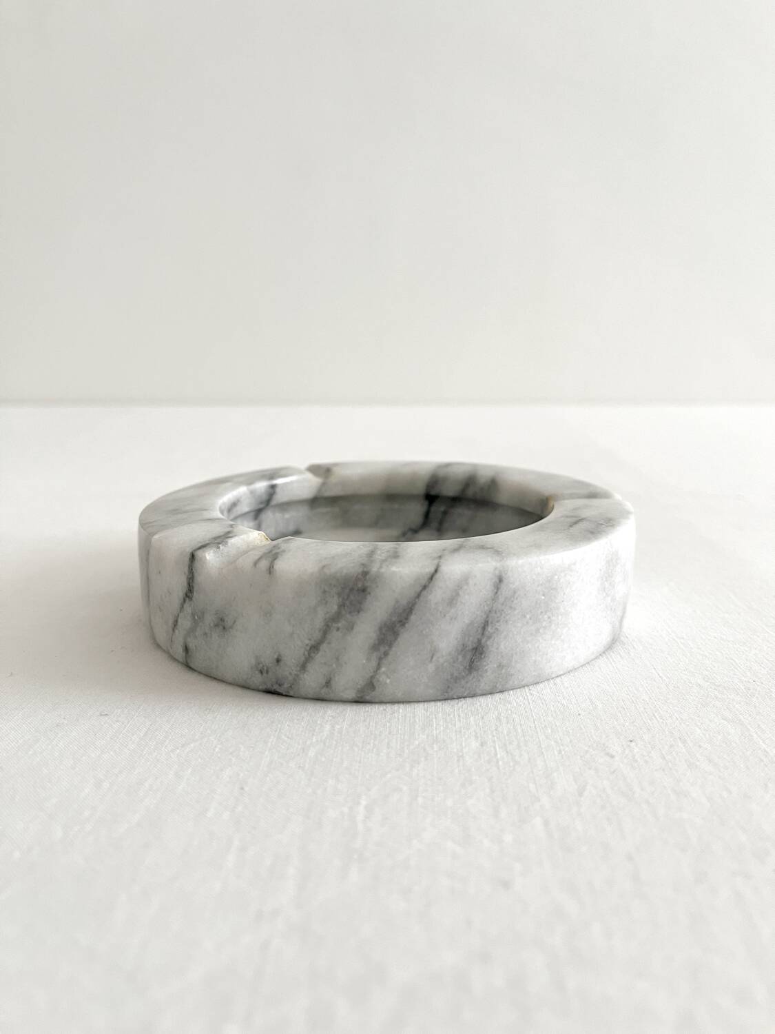 Cendrier rond en marbre gris vintage
