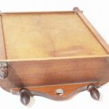 Étagère en bois vitrée