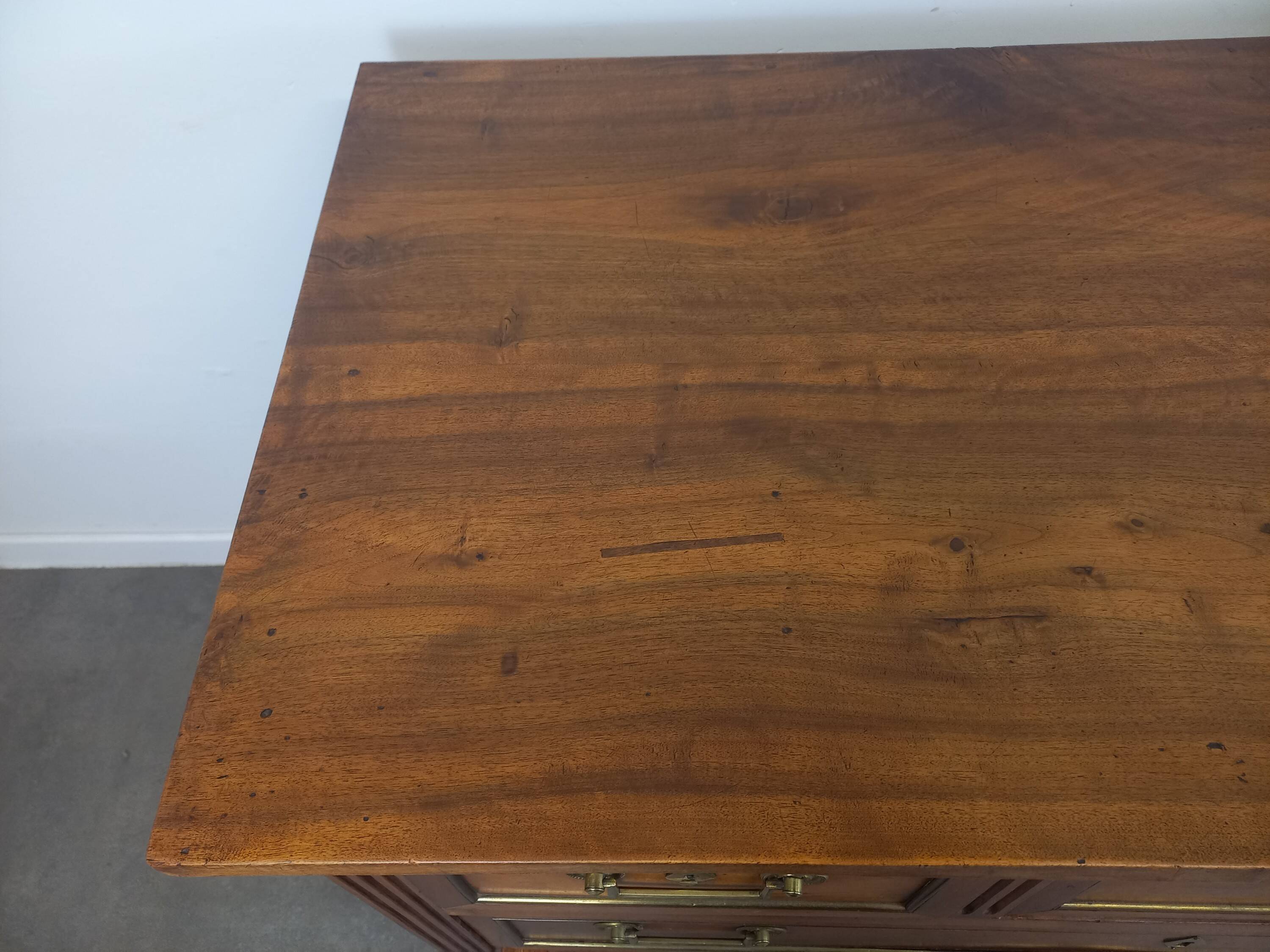 Commode Louis XVI en noyer