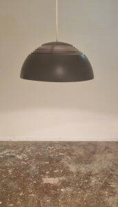 Suspension AJ Royal 500 en brun-gris, A. Jacobsen L. Poulsen