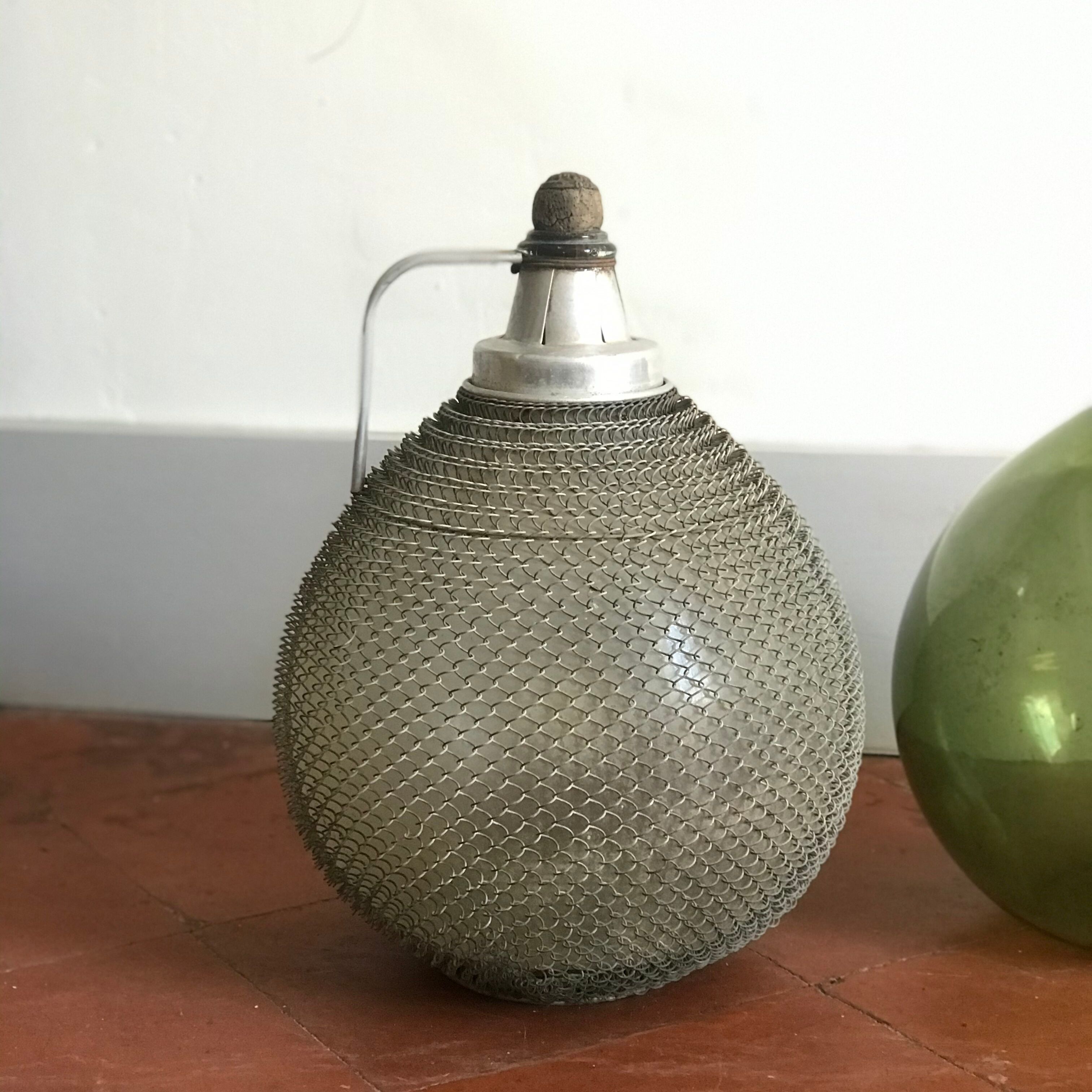 Dame jeanne vintage grillagée