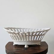 Corbeille ajourée, céramique blanche
