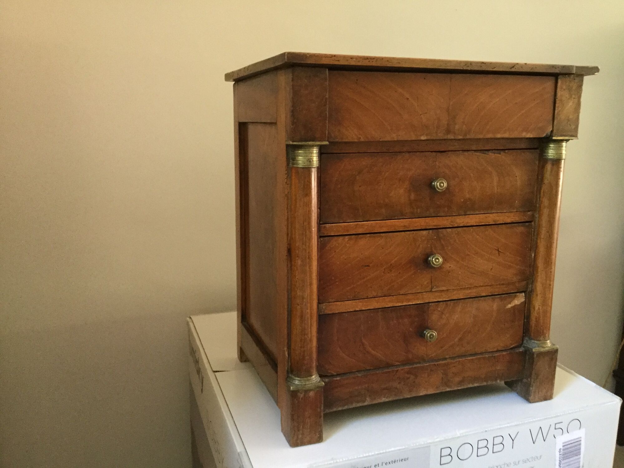 Chest of drawer empire style furniture