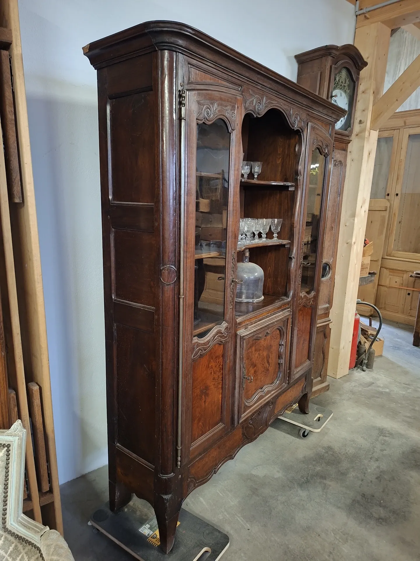 Display cabinet bookshelf in Louis XV style
