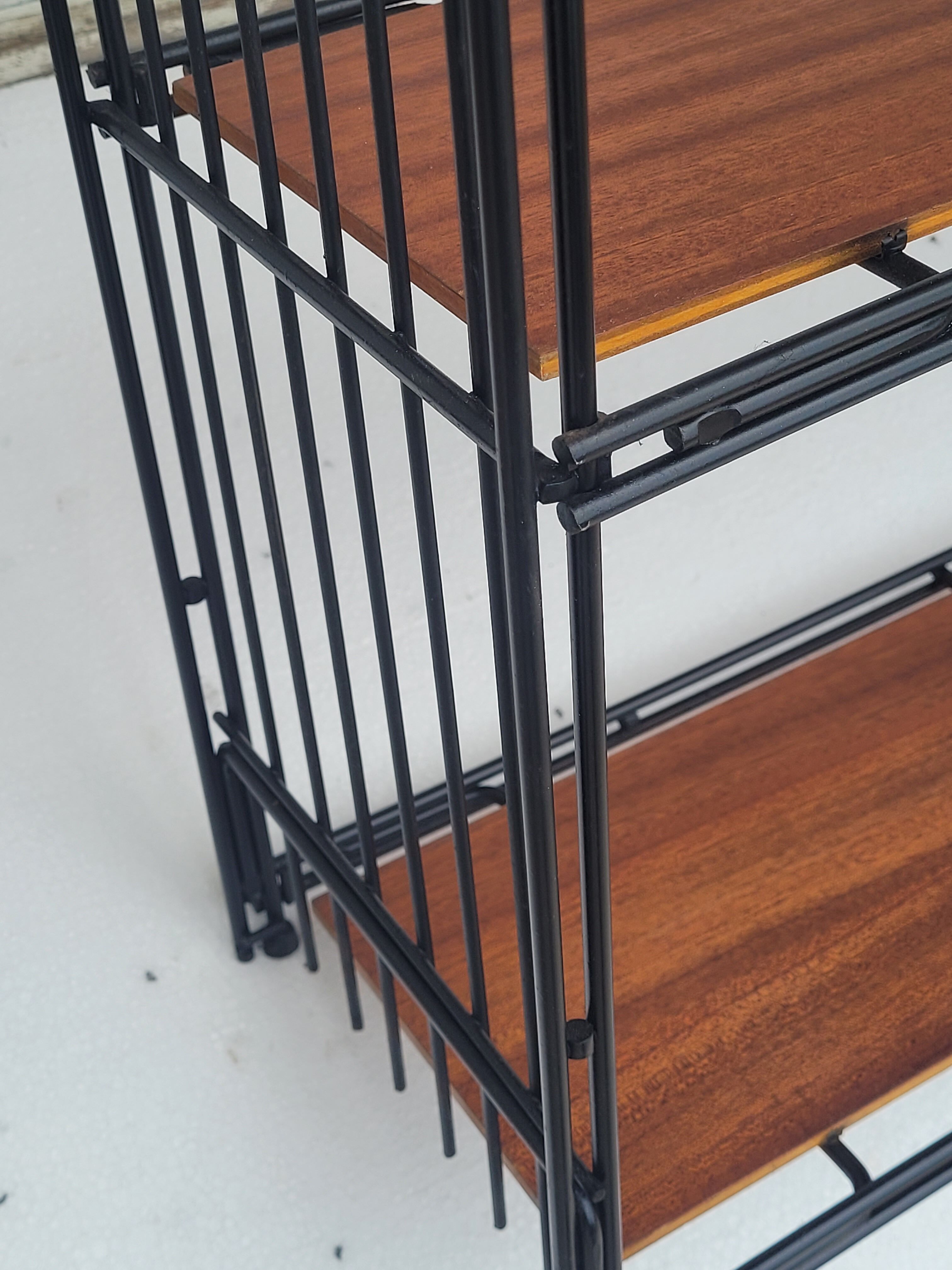 Vintage modular shelf with installation or wall Multistrux of Multimeuble lacquered steel, 1960