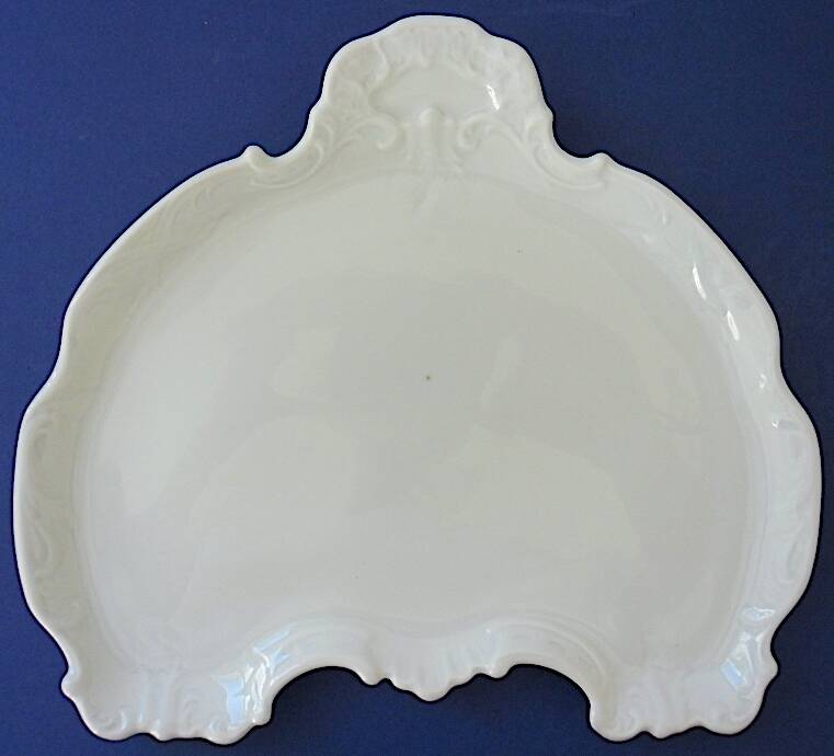 Plateau à courrier ou à carte de visite en porcelaine blanche de Limoges à bords chantournés