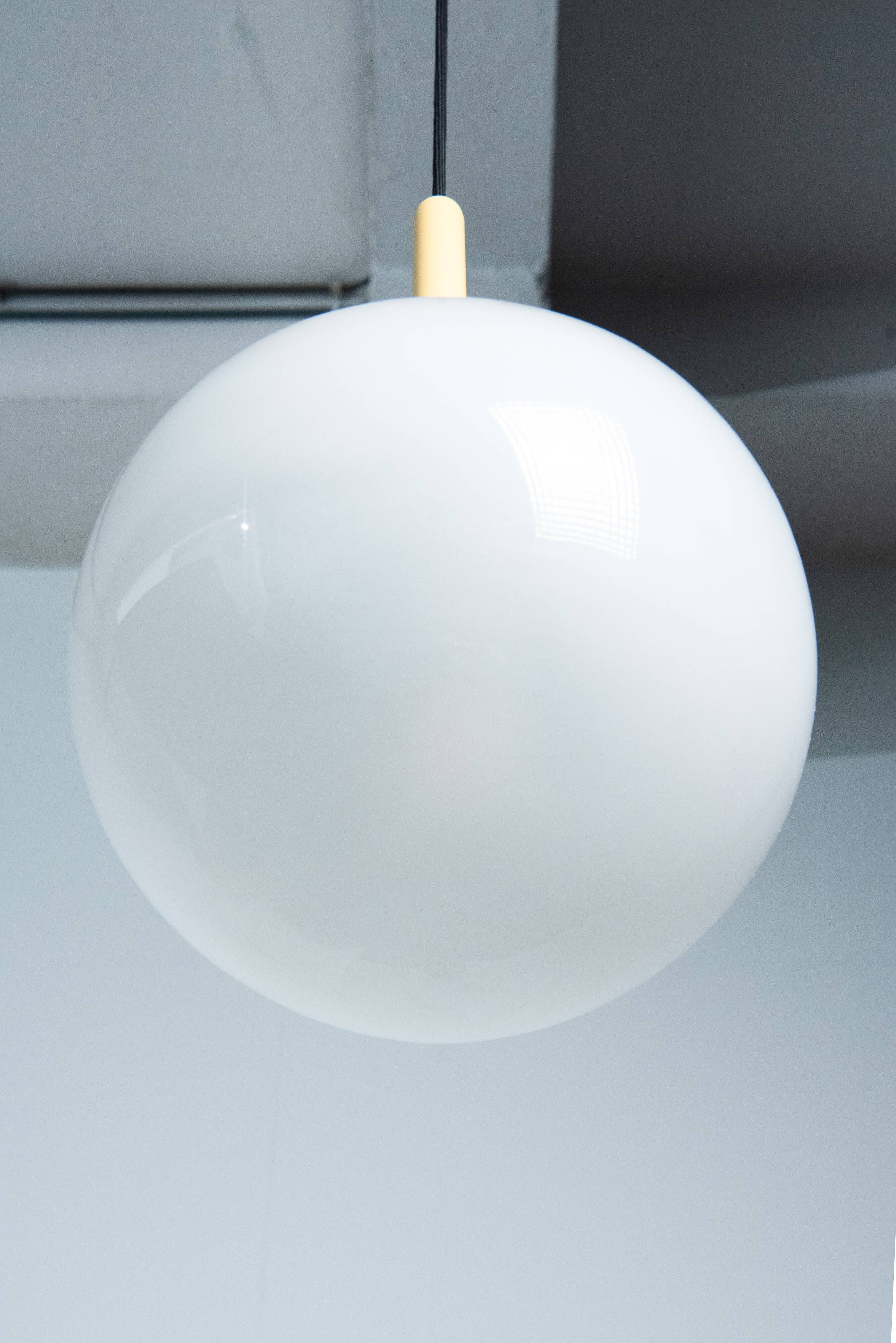 Mushroom-shaped pendant light - Elio Martinelli