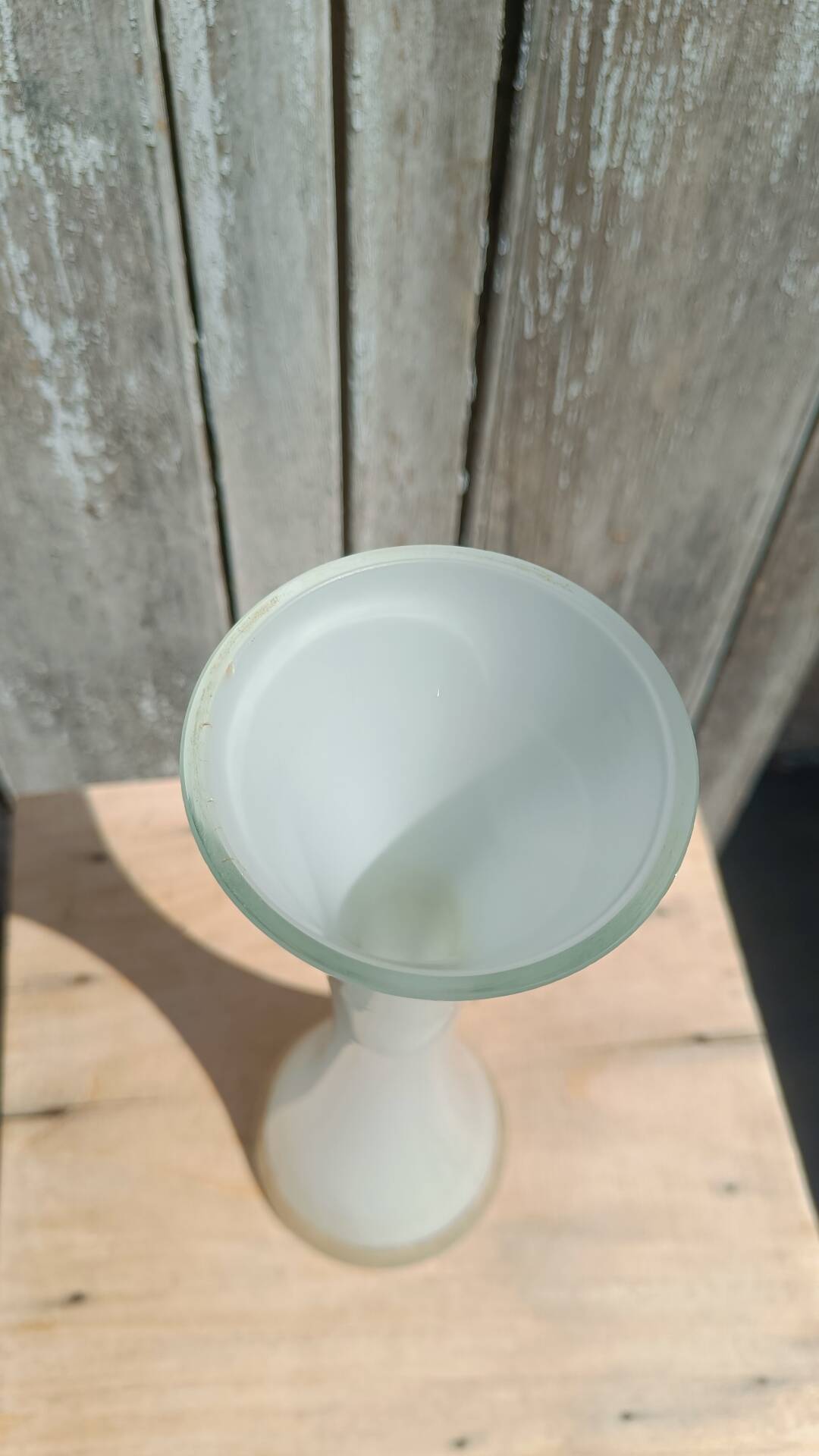 Single-stem vase in white opaline glass
