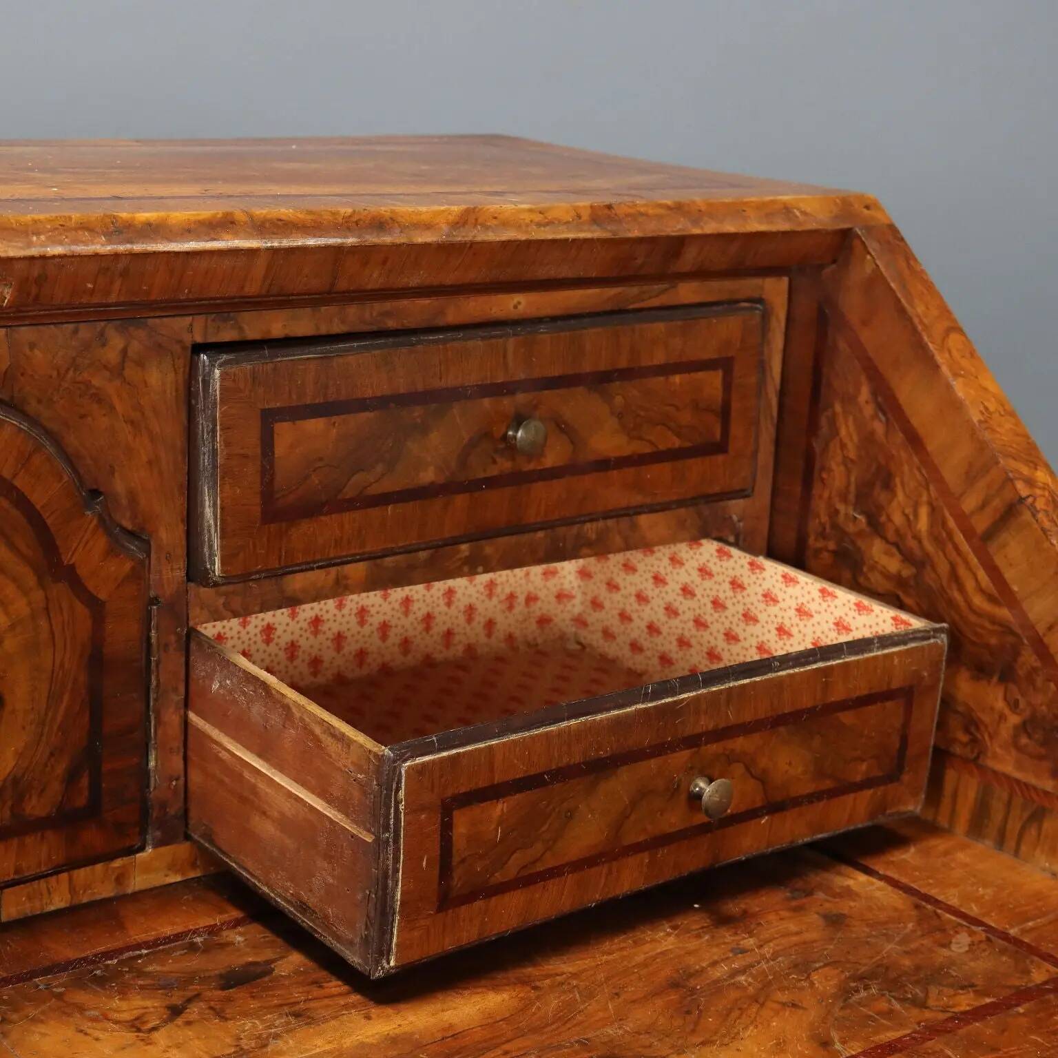 Antique walnut burr drop-leaf cabinet with 8 drawers, Italy, 18th century.