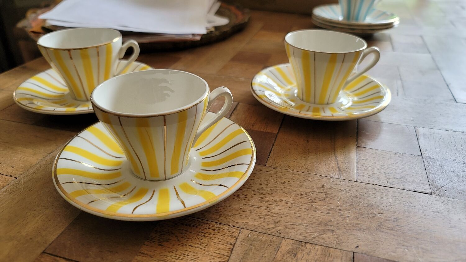 3 cups and digoin cups