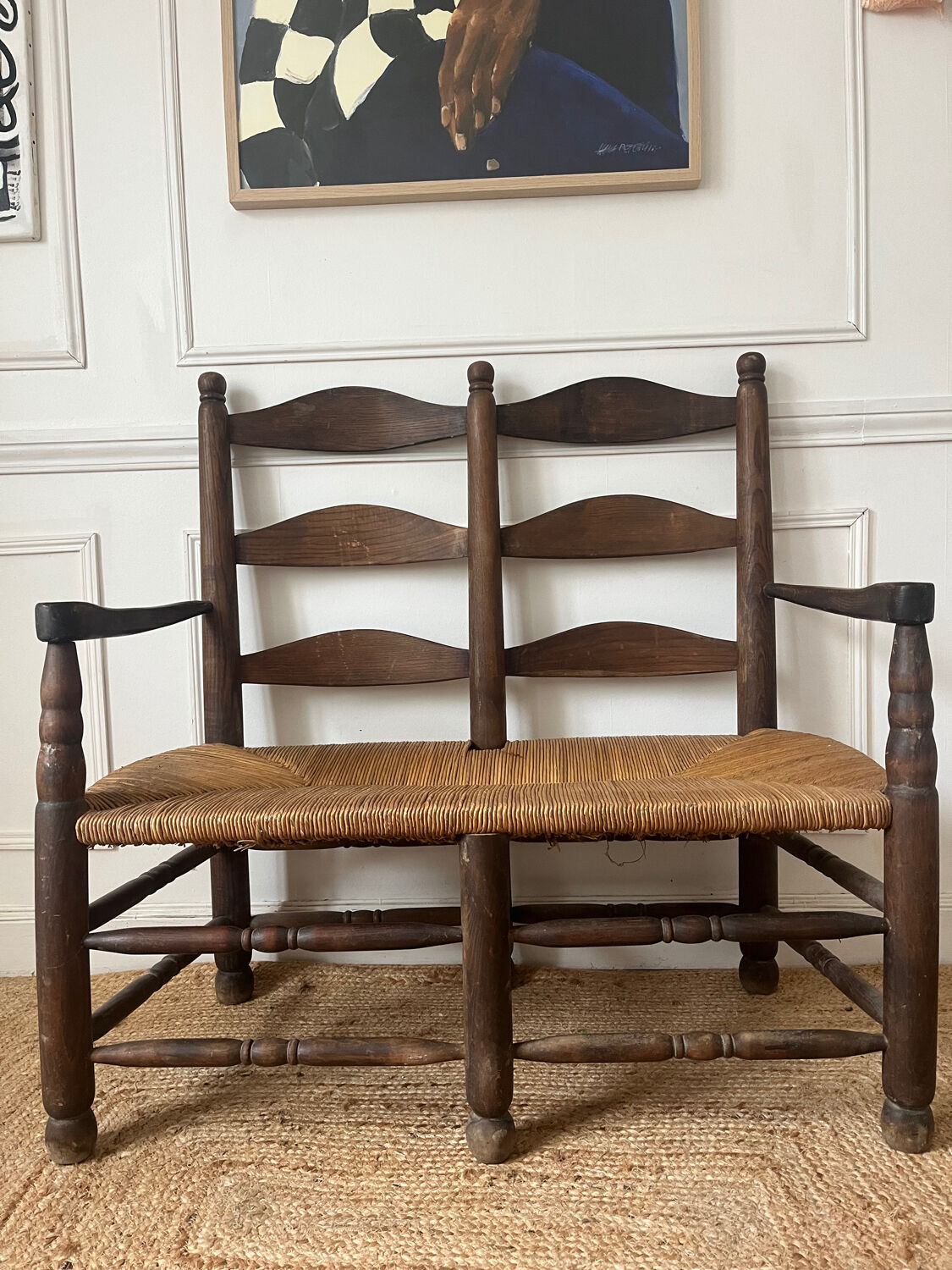 Wood and straw banquette