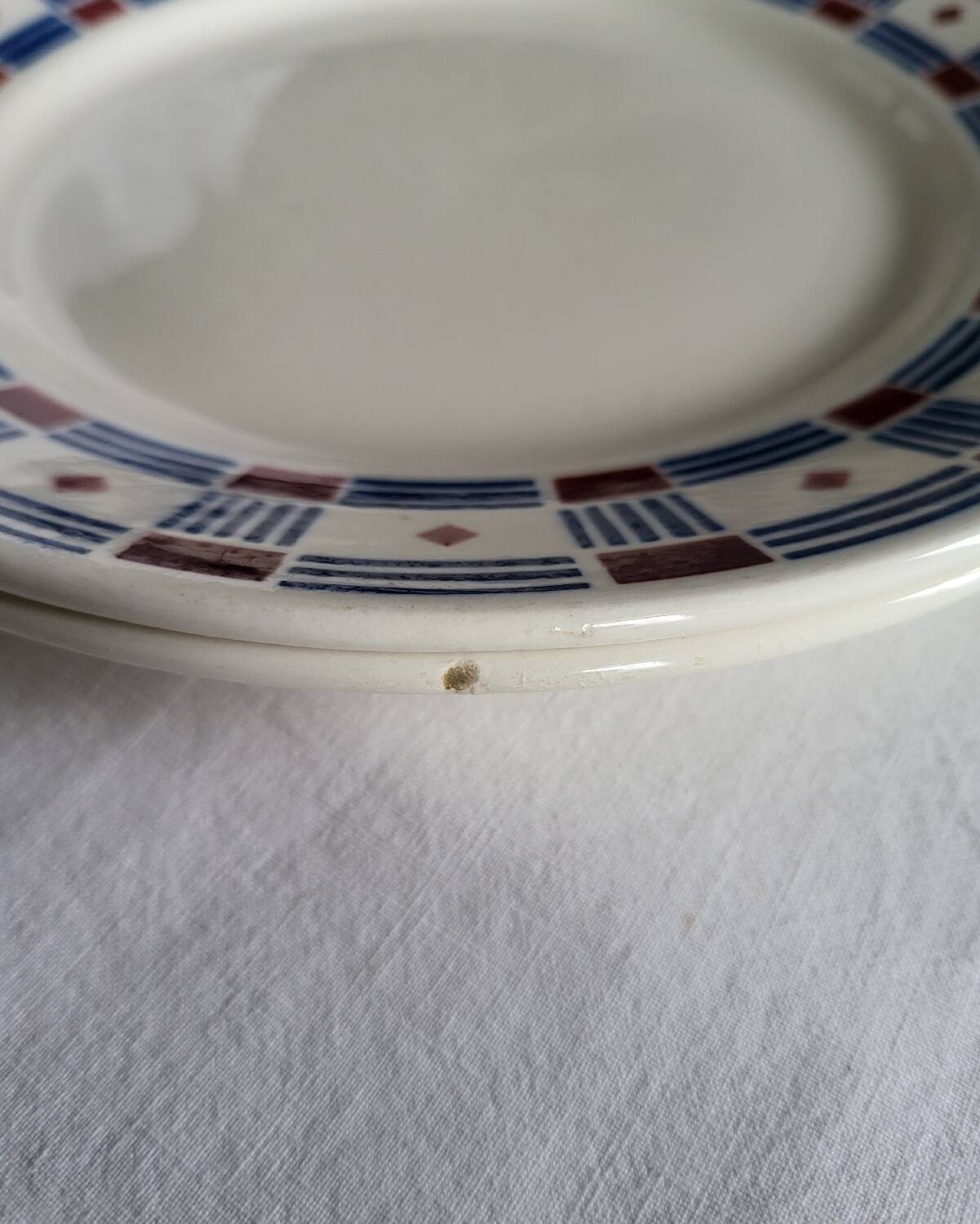 2 Vincennes earthenware dinner plates, Paris