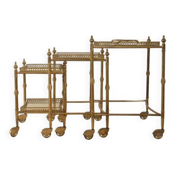 Set of 3 vintage Hollywood Regency nesting tables with brass frame and glass tops (1960s)