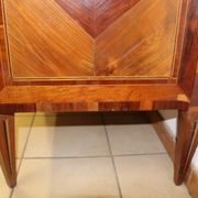 Commode aux attributs de musique d'époque Louis XVl